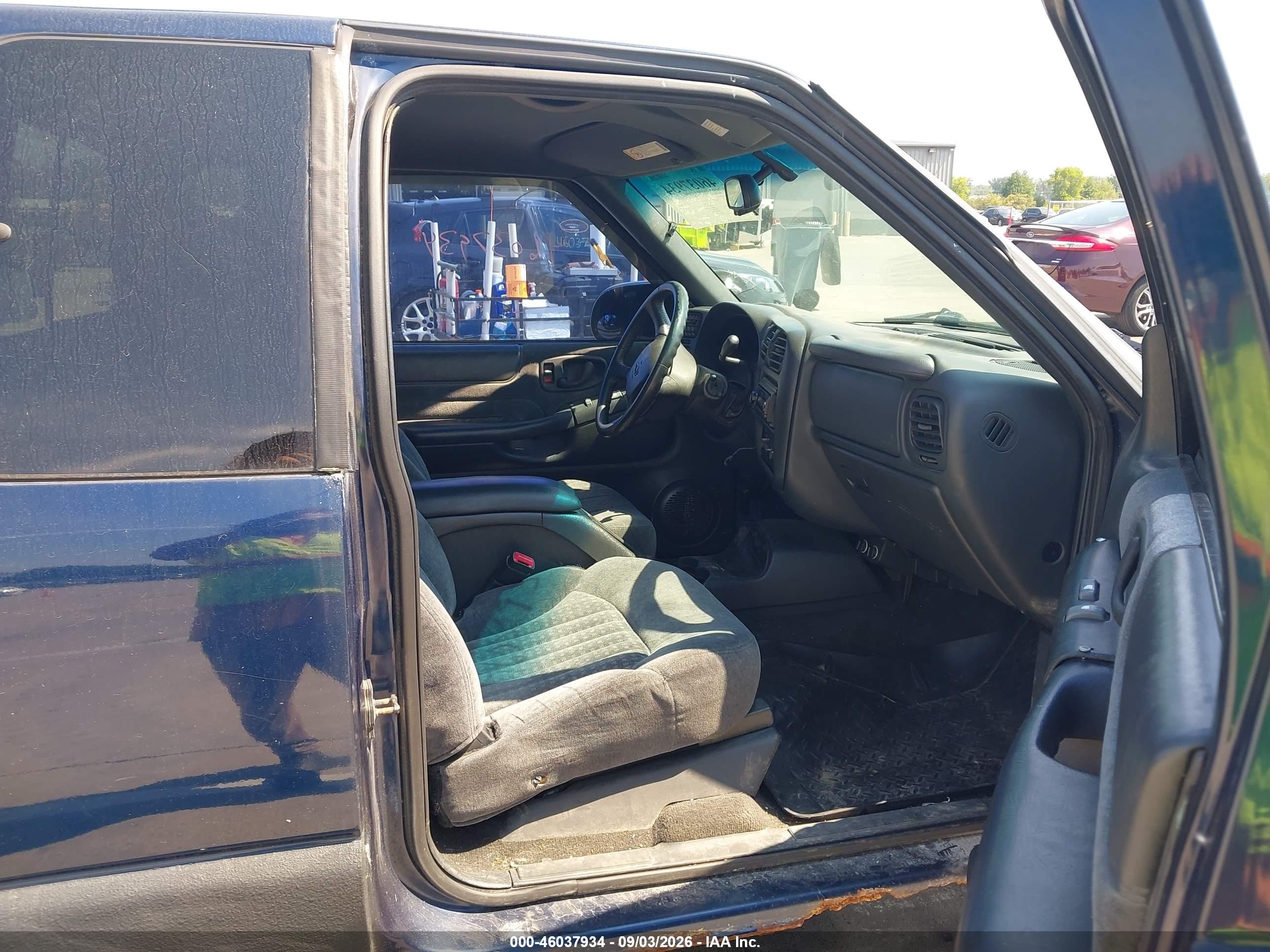 2000 Chevrolet S-10 Ls Blue vin: 1GCCT19W6Y8299041