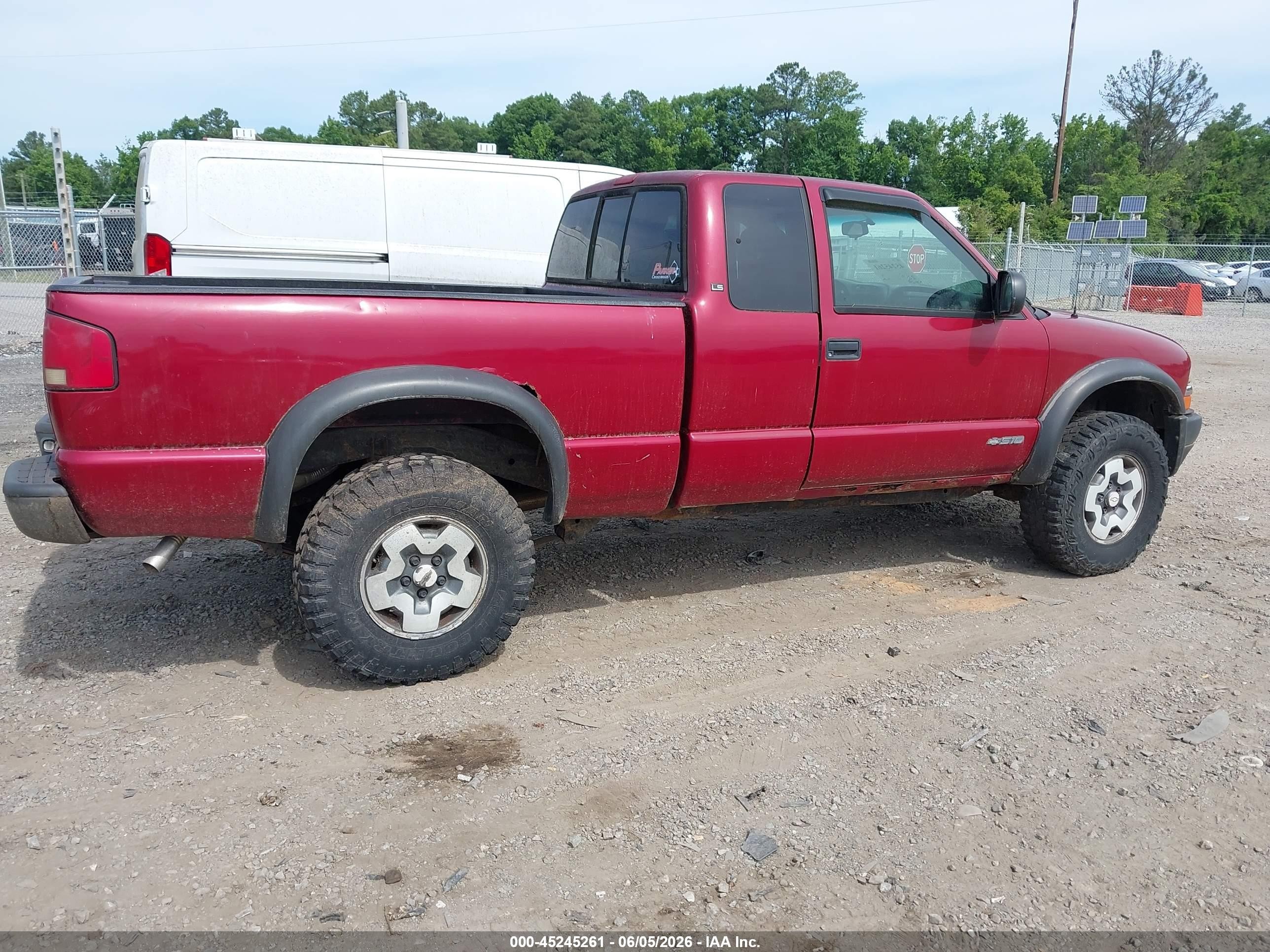 2001 Chevrolet S-10 Ls Red vin: 1GCCT19W718240182