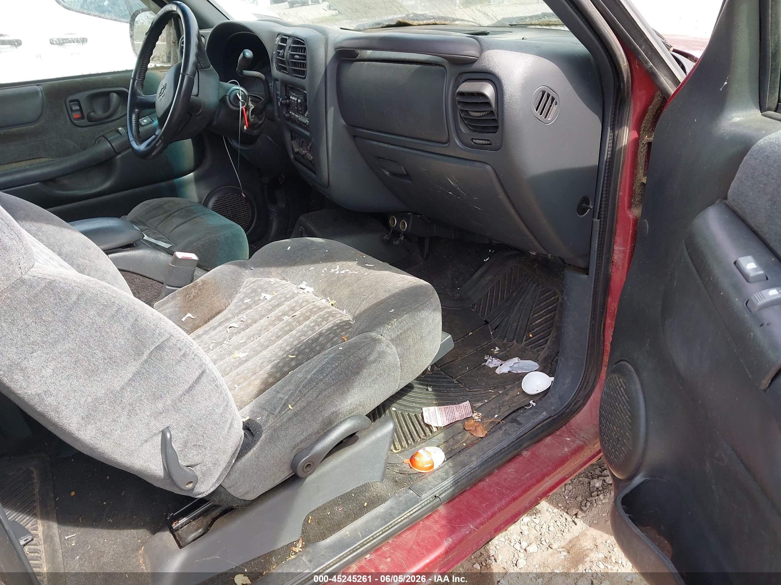 2001 Chevrolet S-10 Ls Red vin: 1GCCT19W718240182