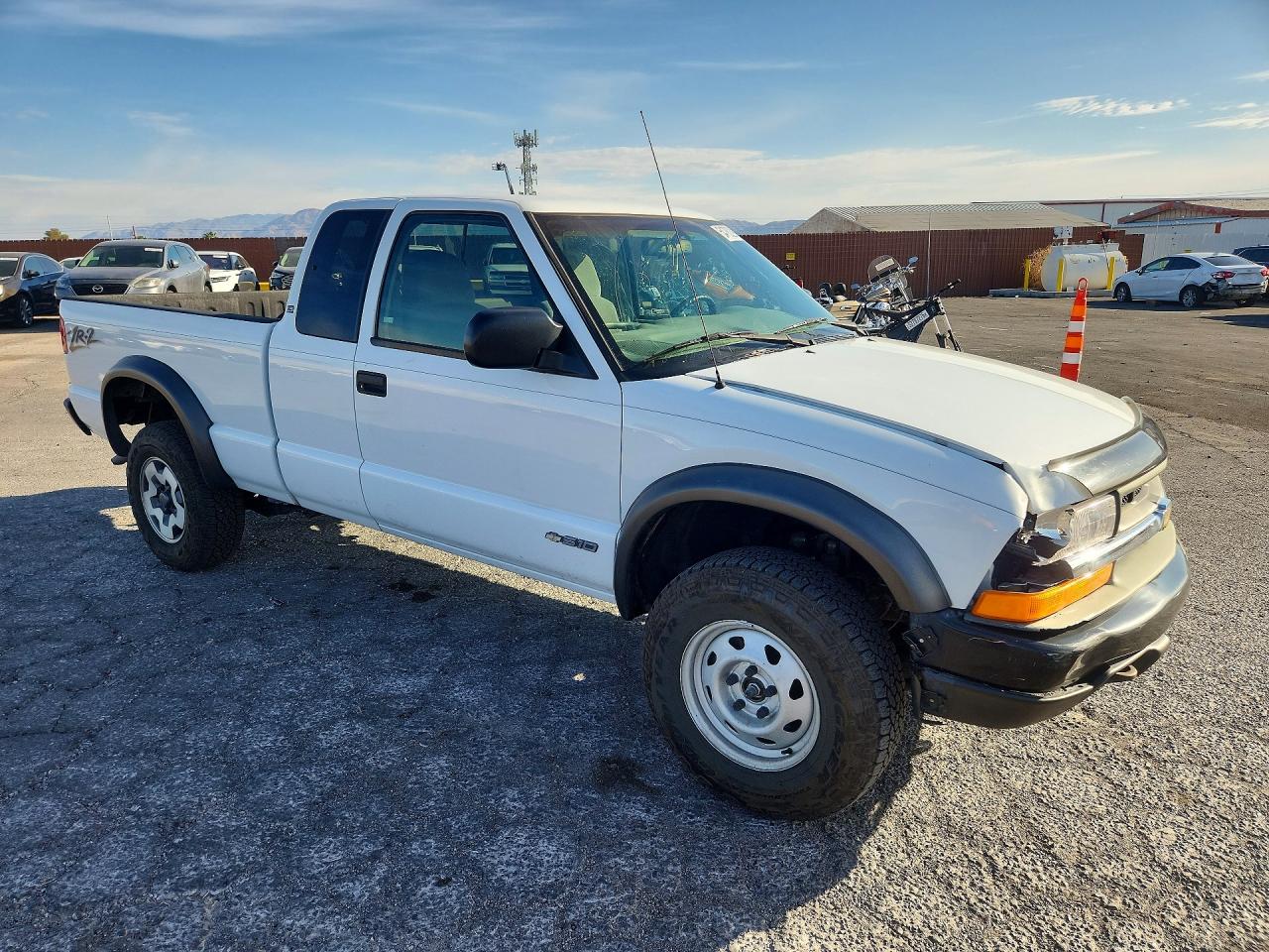 1999 Chevrolet S Truck S10 White vin: 1GCCT19W7X8198945