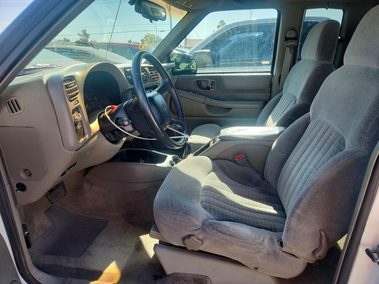 1999 Chevrolet S Truck S10 White vin: 1GCCT19W7X8198945