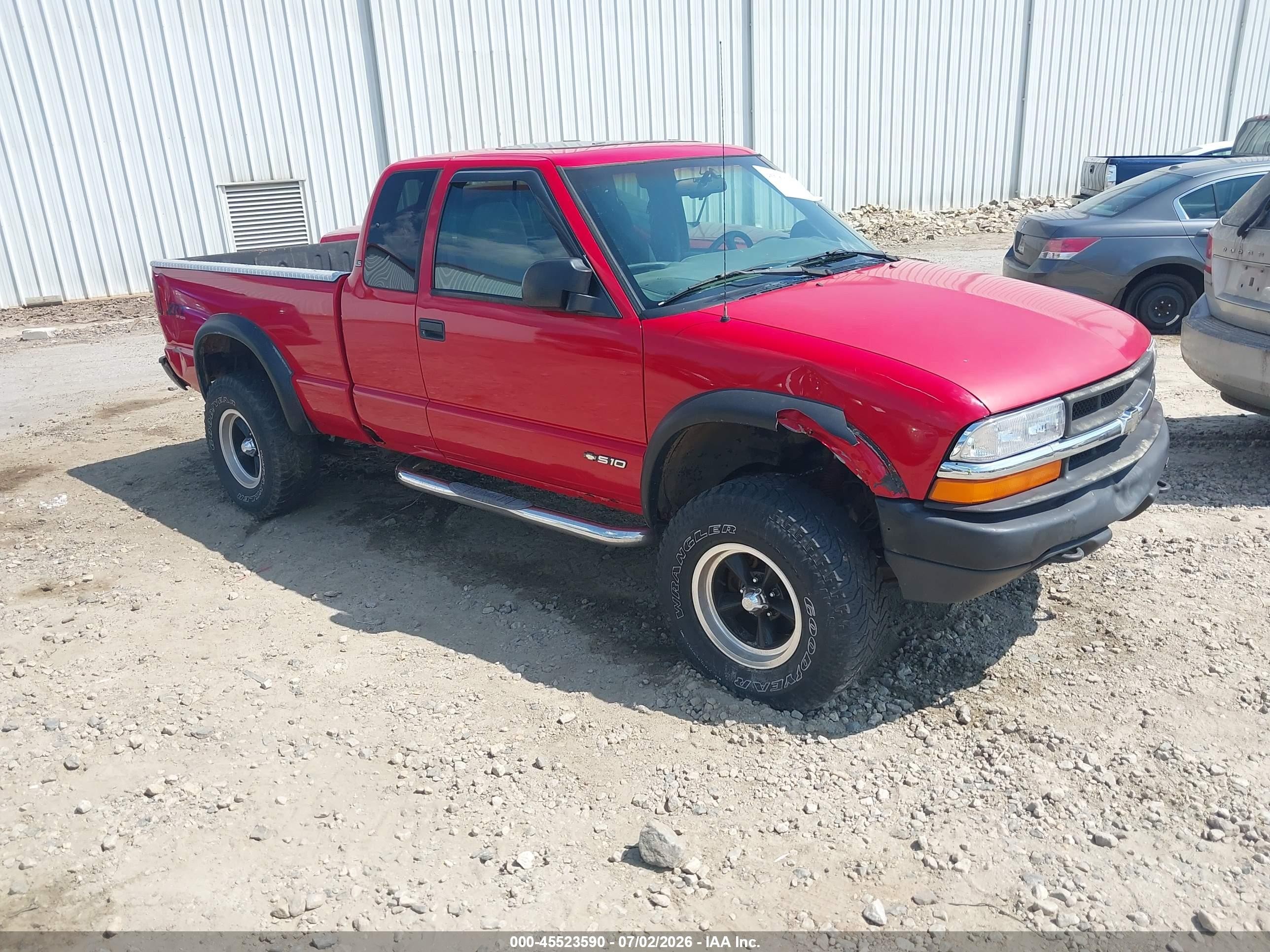 2000 Chevrolet S-10 Ls Red vin: 1GCCT19W8Y8141817