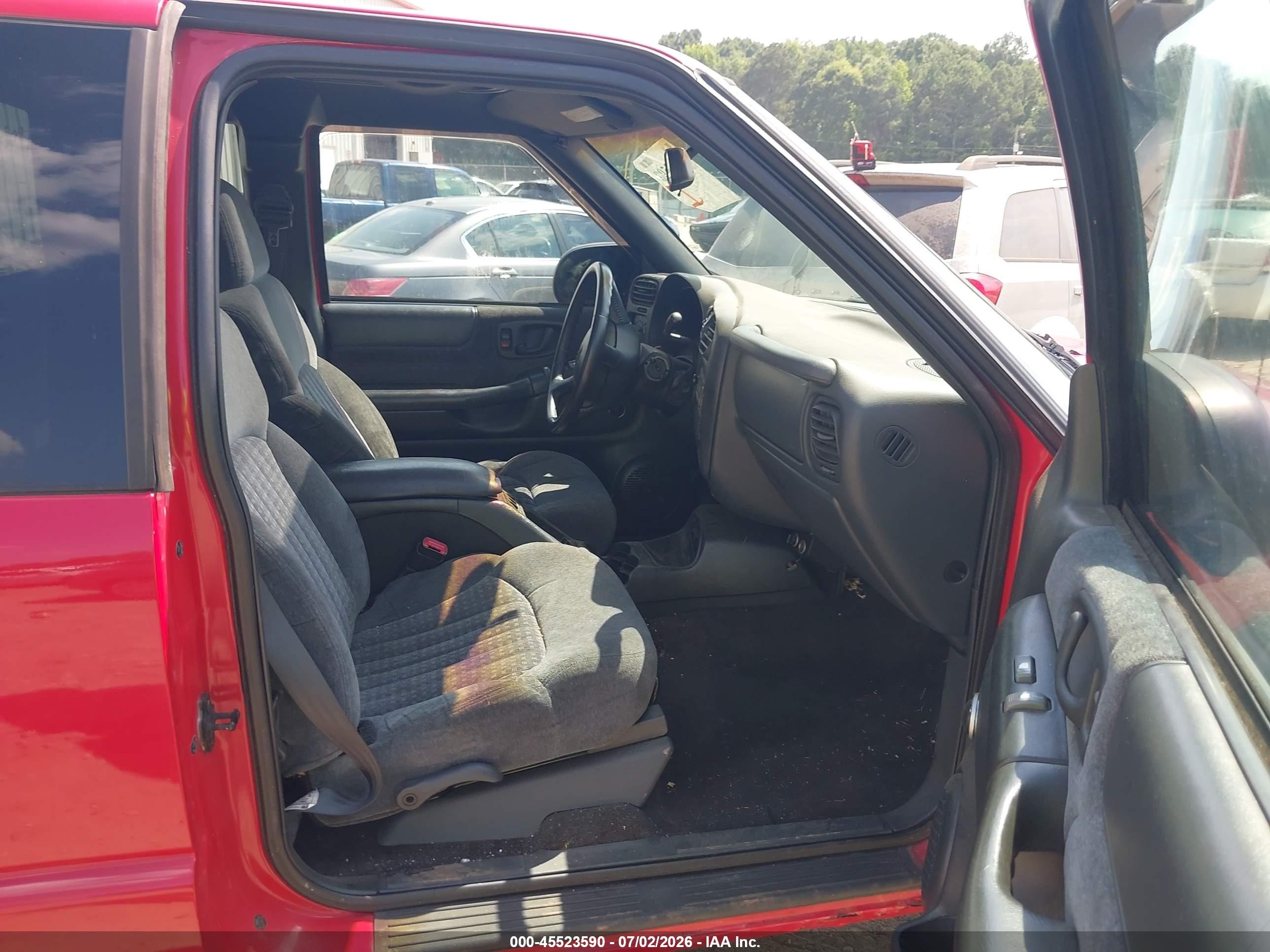 2000 Chevrolet S-10 Ls Red vin: 1GCCT19W8Y8141817