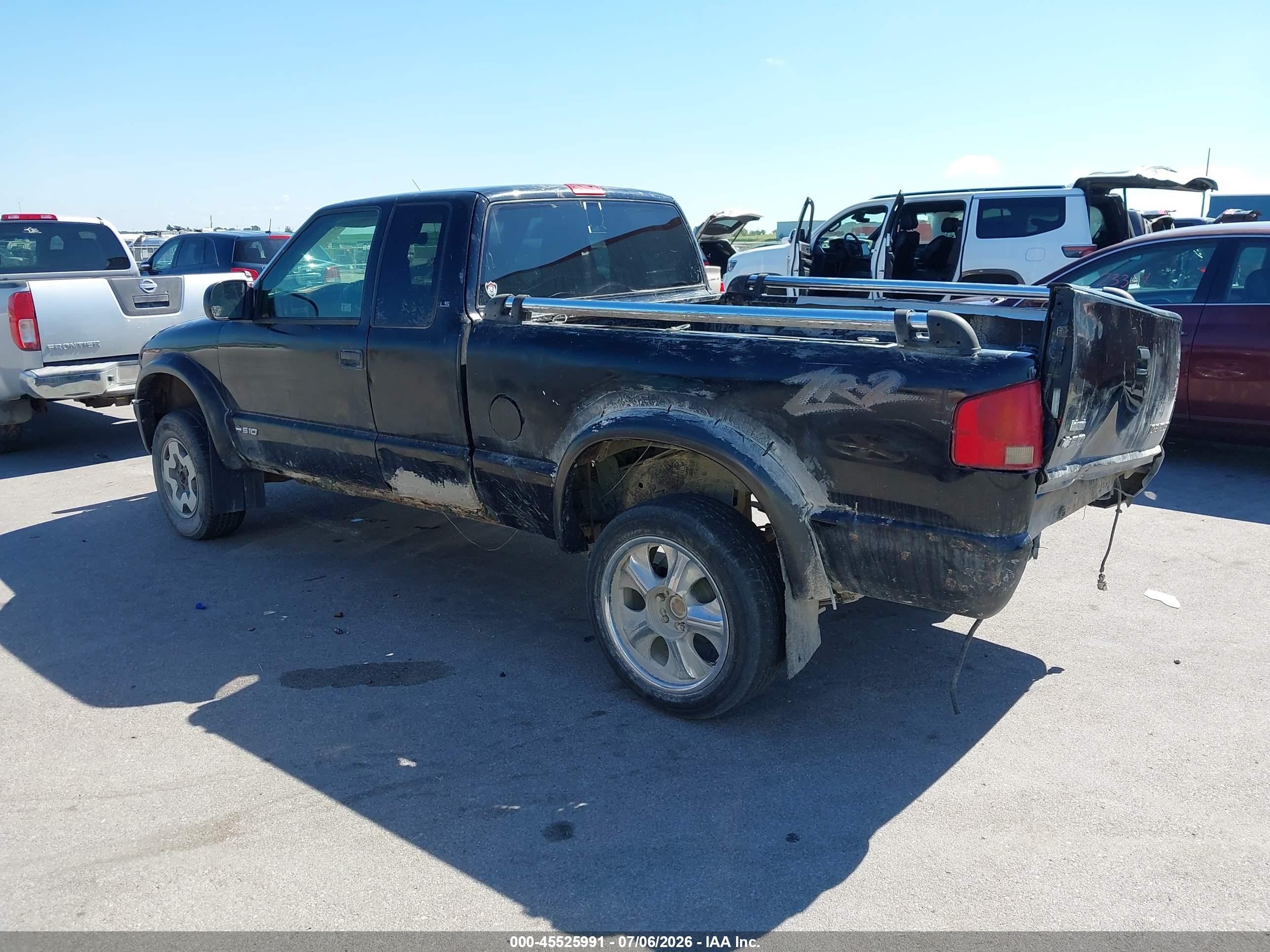 2003 Chevrolet S-10 Ls Black vin: 1GCCT19X238262165