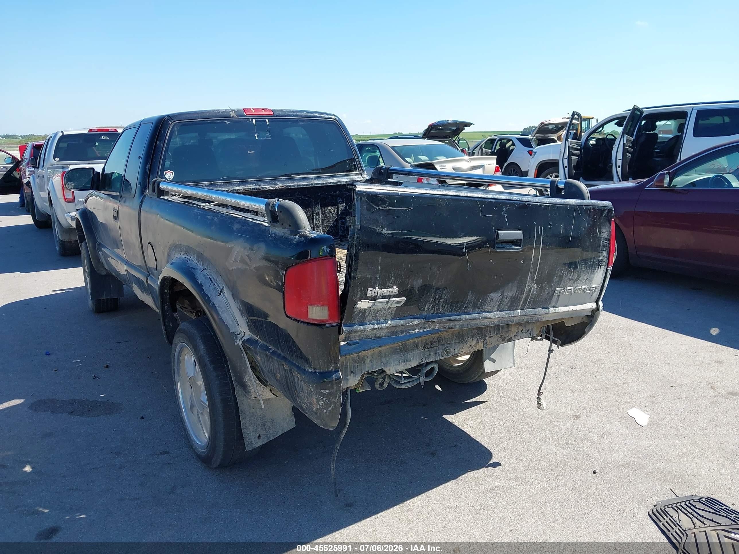 2003 Chevrolet S-10 Ls Black vin: 1GCCT19X238262165