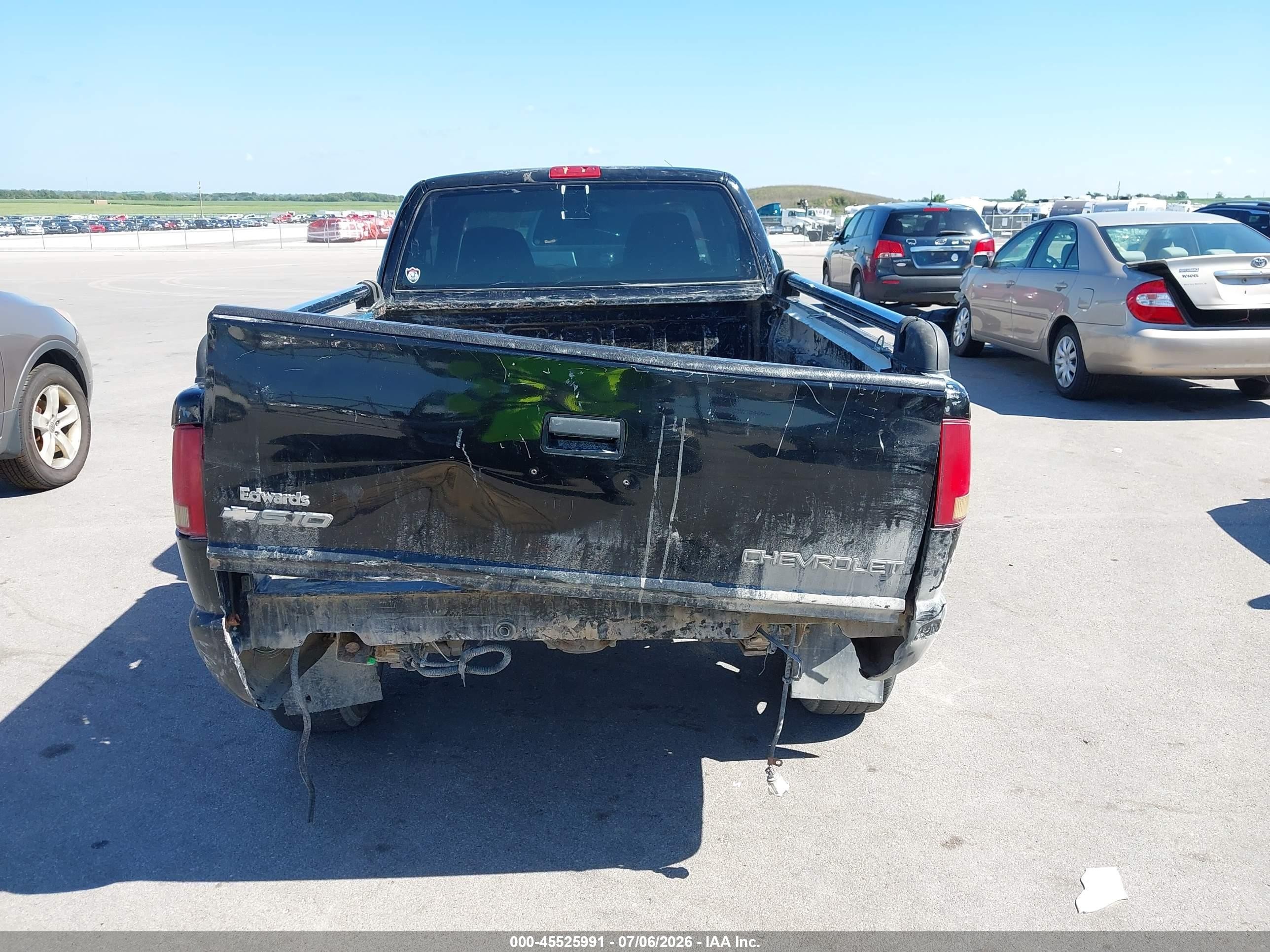 2003 Chevrolet S-10 Ls Black vin: 1GCCT19X238262165