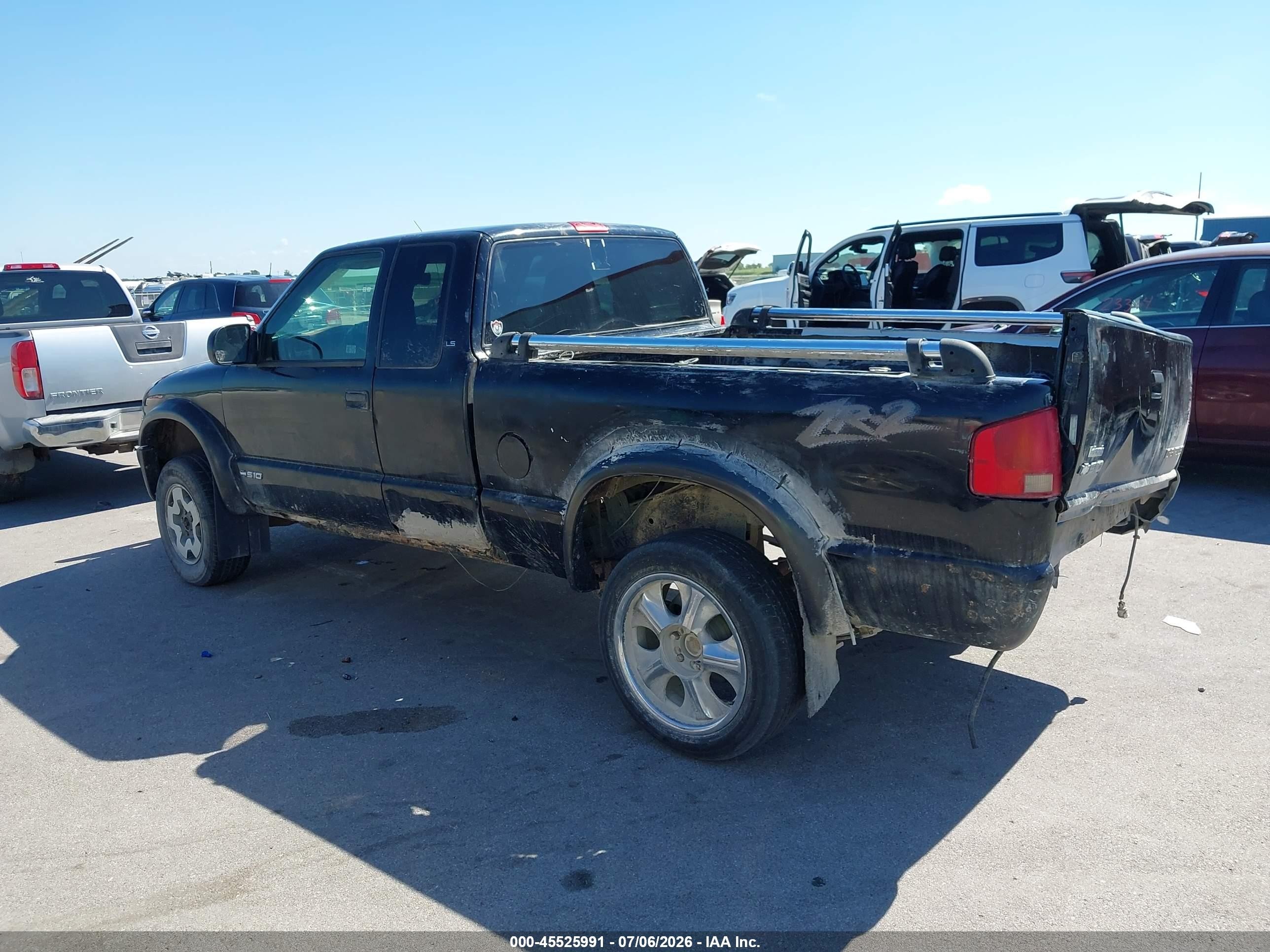2003 Chevrolet S-10 Ls Black vin: 1GCCT19X238262165