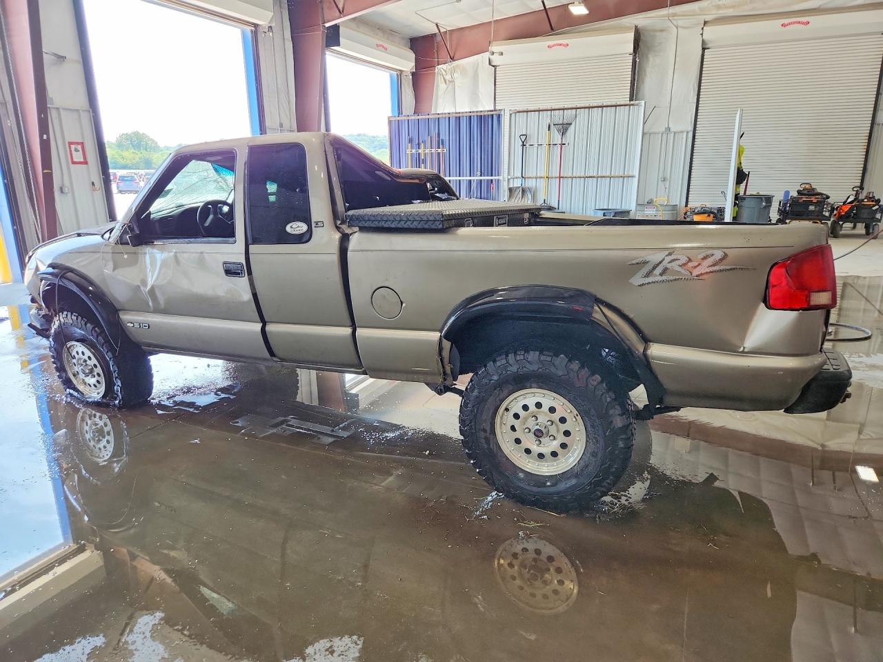 2003 Chevrolet S Truck S10 Beige vin: 1GCCT19X238289897