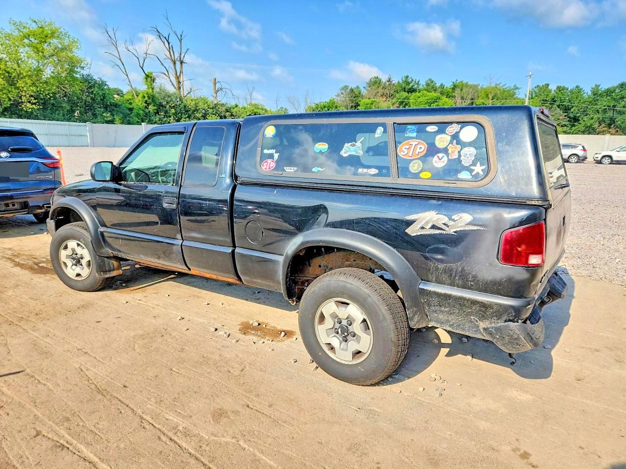 2003 Chevrolet S Truck S10 Black vin: 1GCCT19X738264428