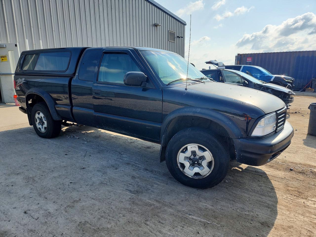 2003 Chevrolet S Truck S10 Black vin: 1GCCT19X738264428