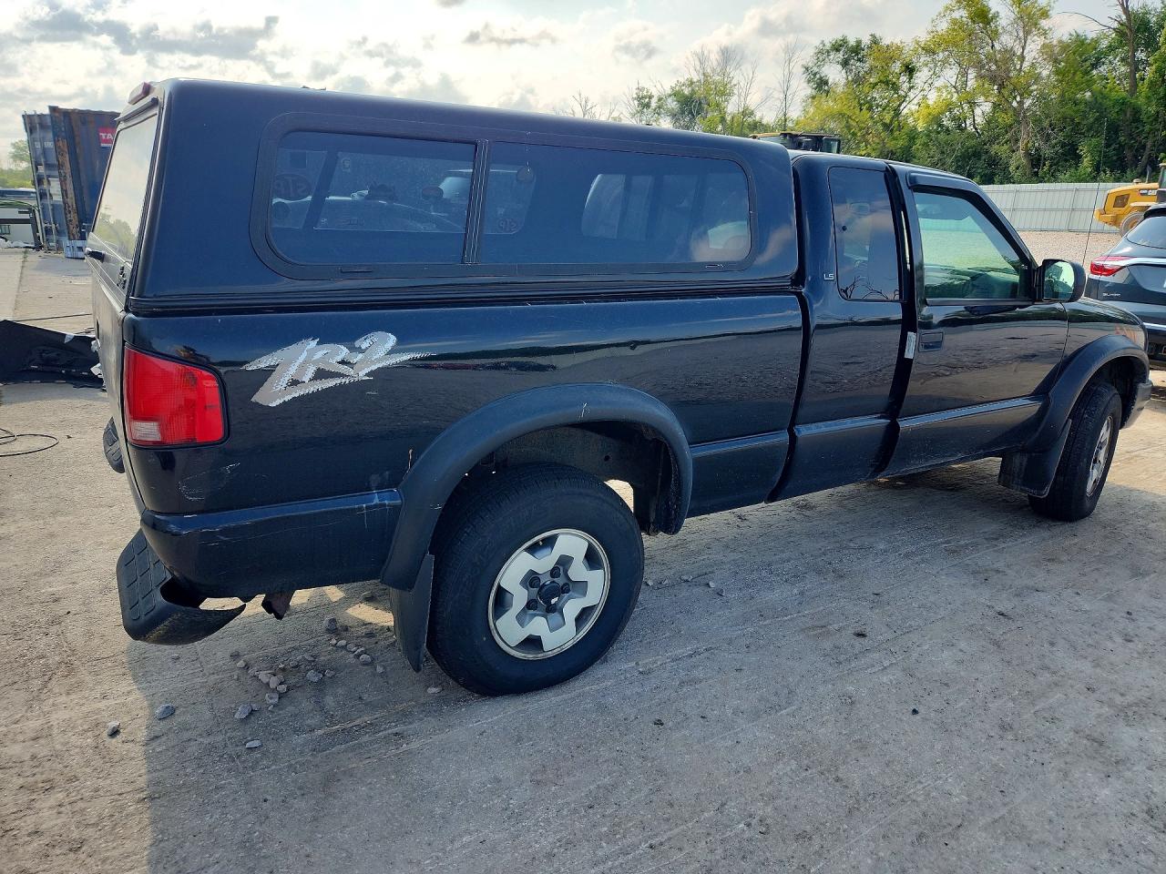 2003 Chevrolet S Truck S10 Black vin: 1GCCT19X738264428