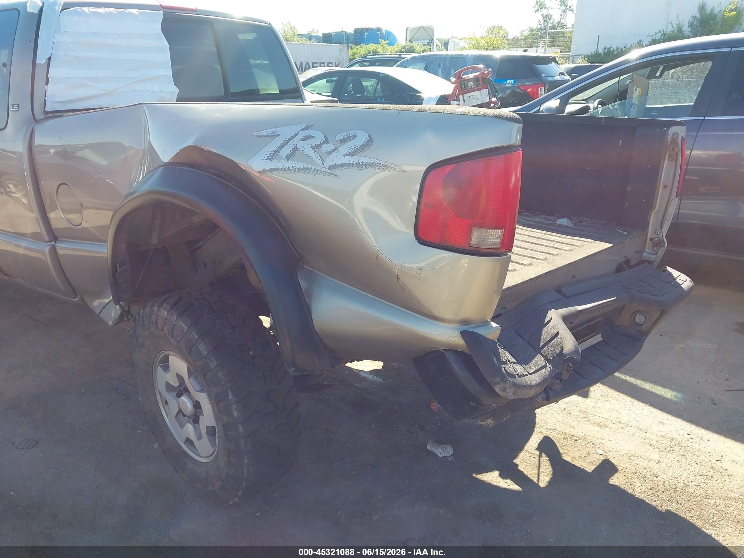 2003 Chevrolet S-10 Ls Серый vin: 1GCCT19X938192129