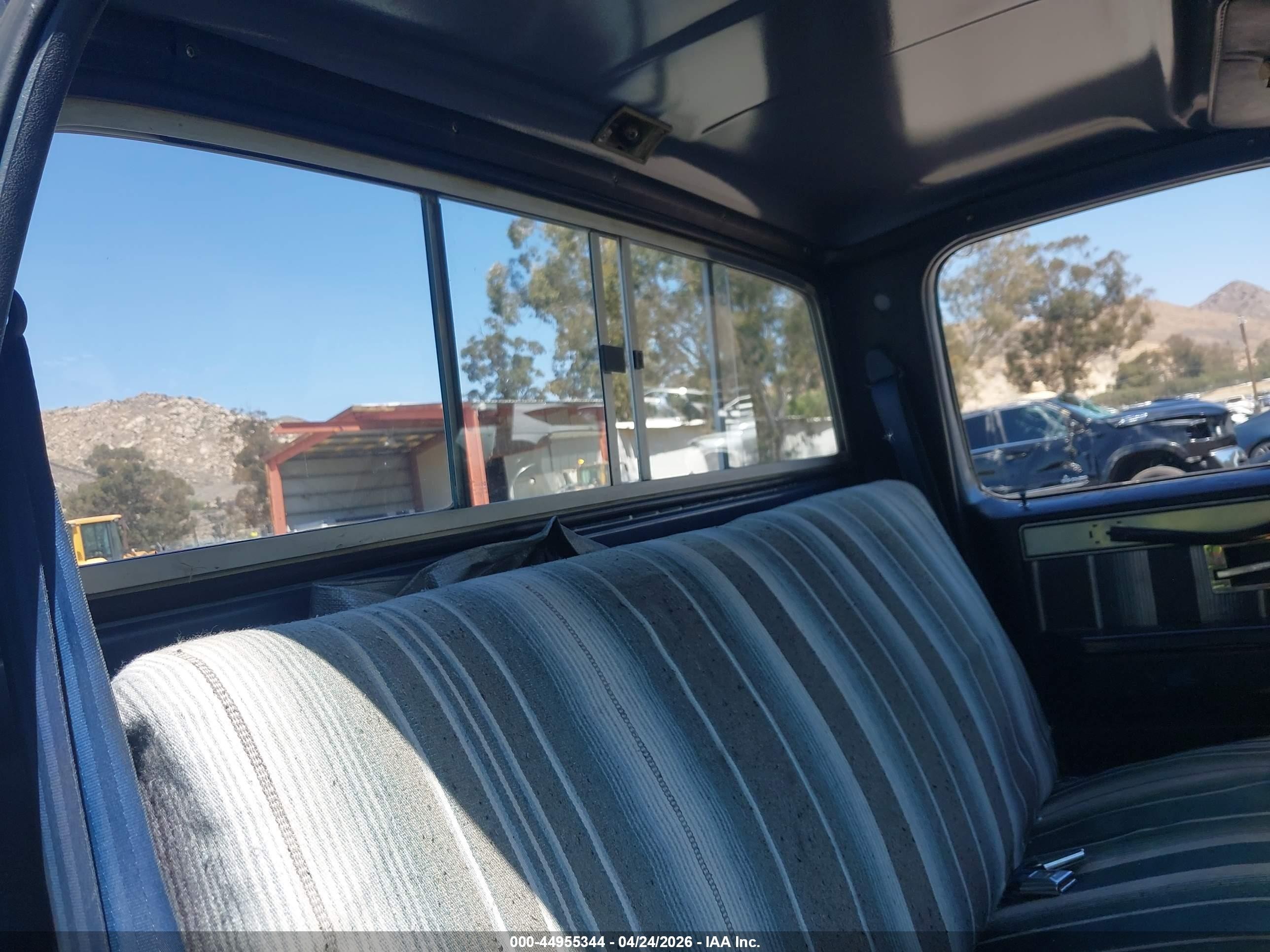 1982 Chevrolet C10   Silver vin: 1GCDC14F1CS109279