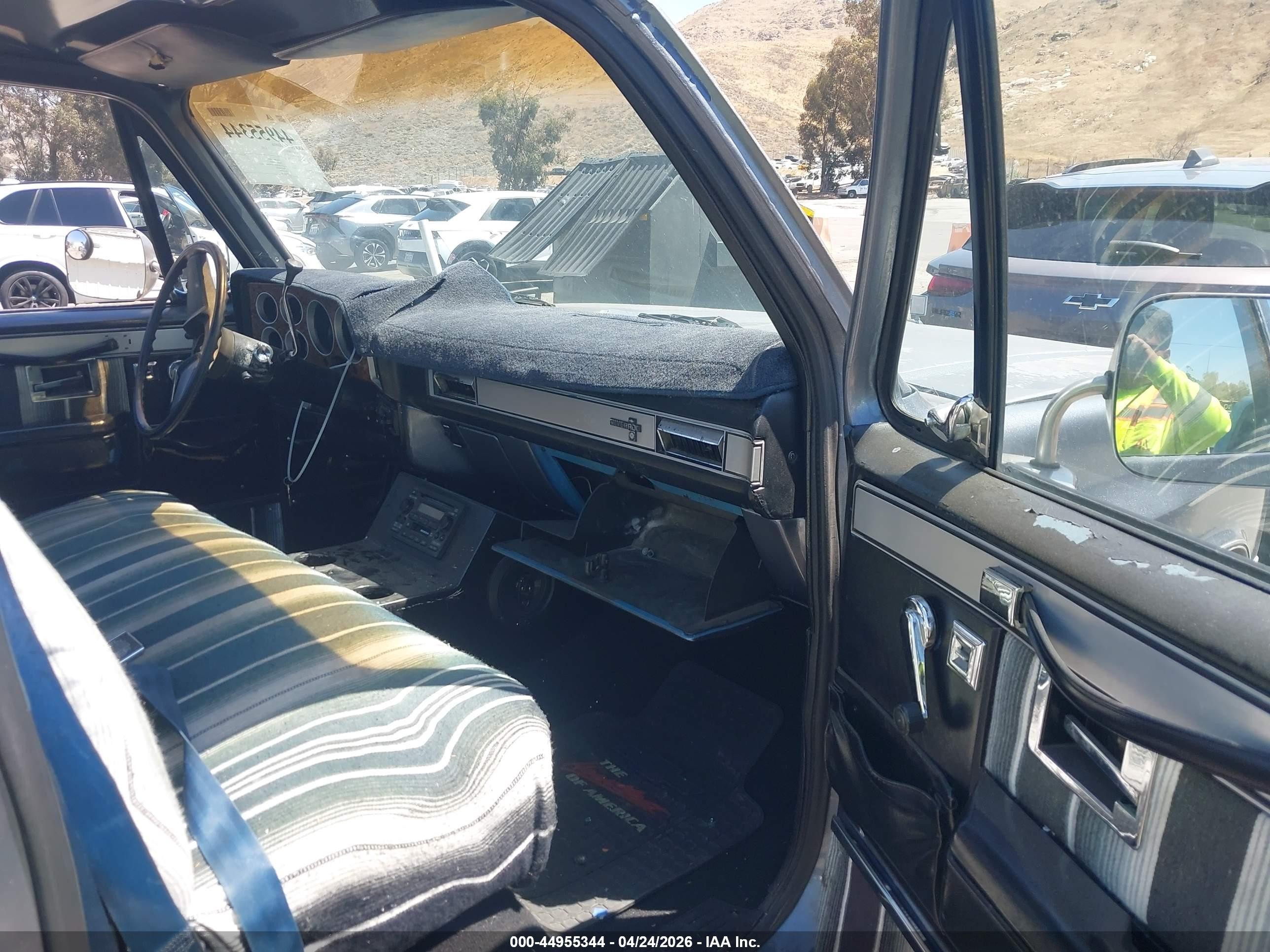 1982 Chevrolet C10   Silver vin: 1GCDC14F1CS109279