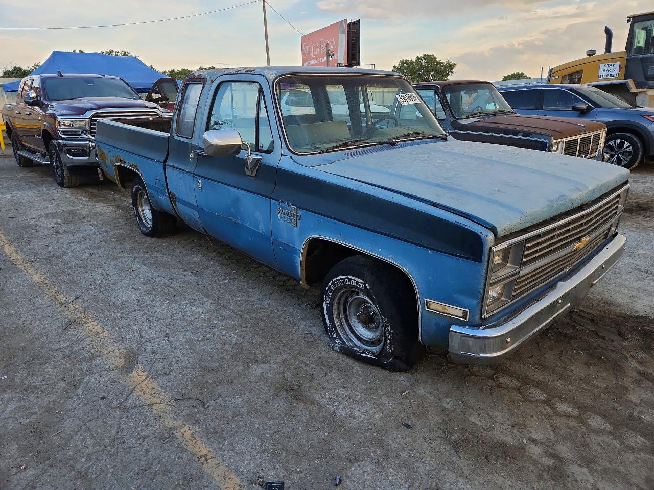 1985 Chevrolet C10 Two Tone vin: 1GCDC14H1FS114326