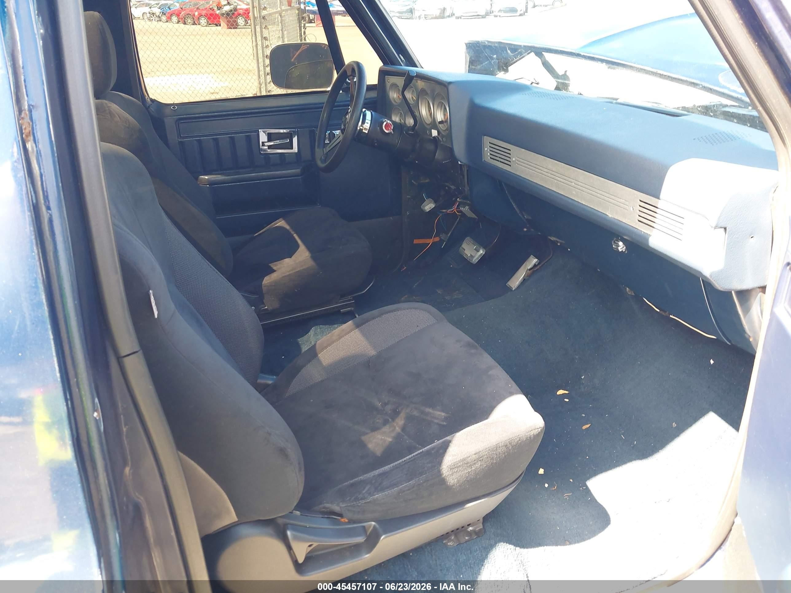 1986 Chevrolet C10   Blue vin: 1GCDC14H2GF397779