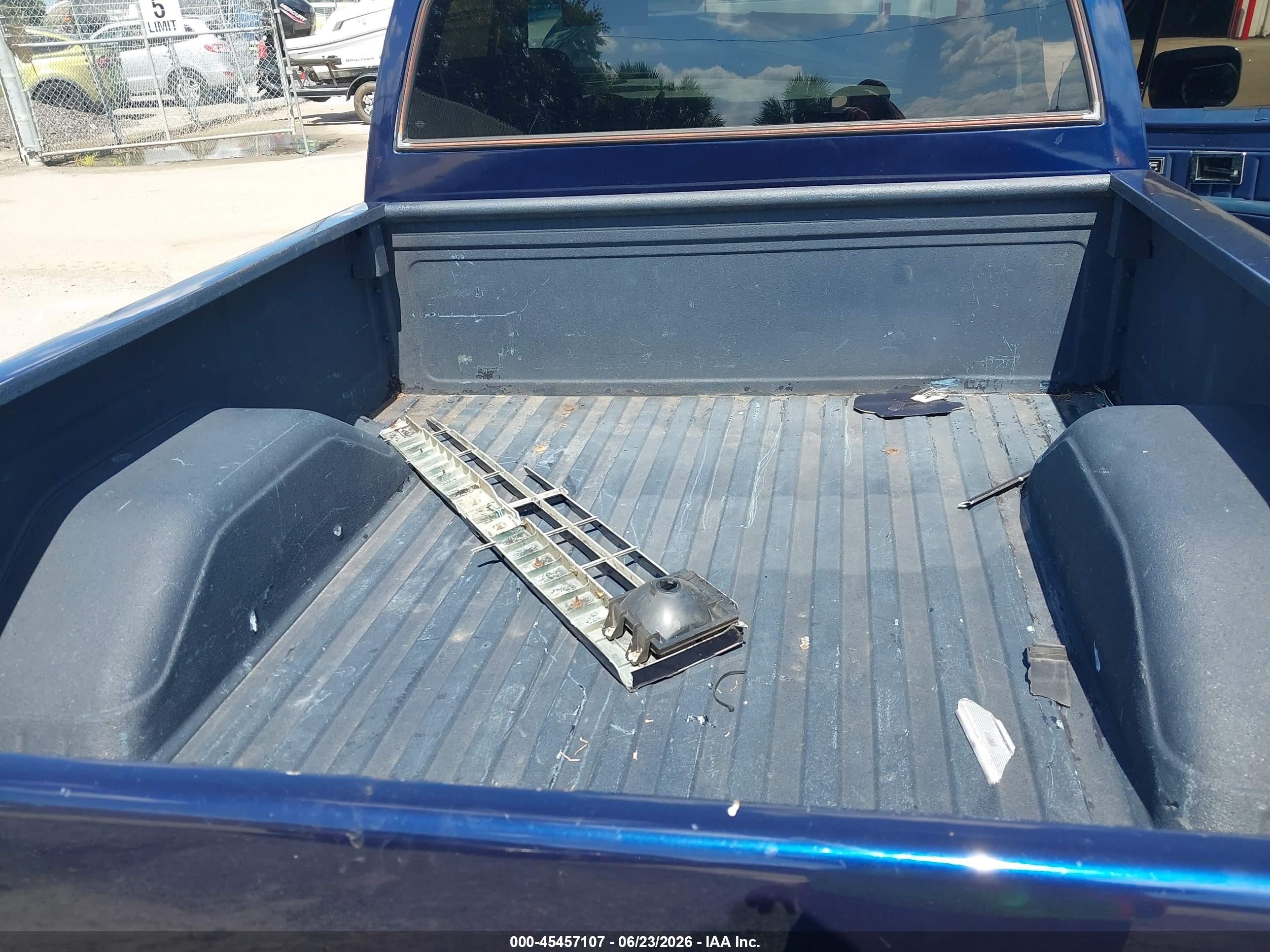 1986 Chevrolet C10   Blue vin: 1GCDC14H2GF397779