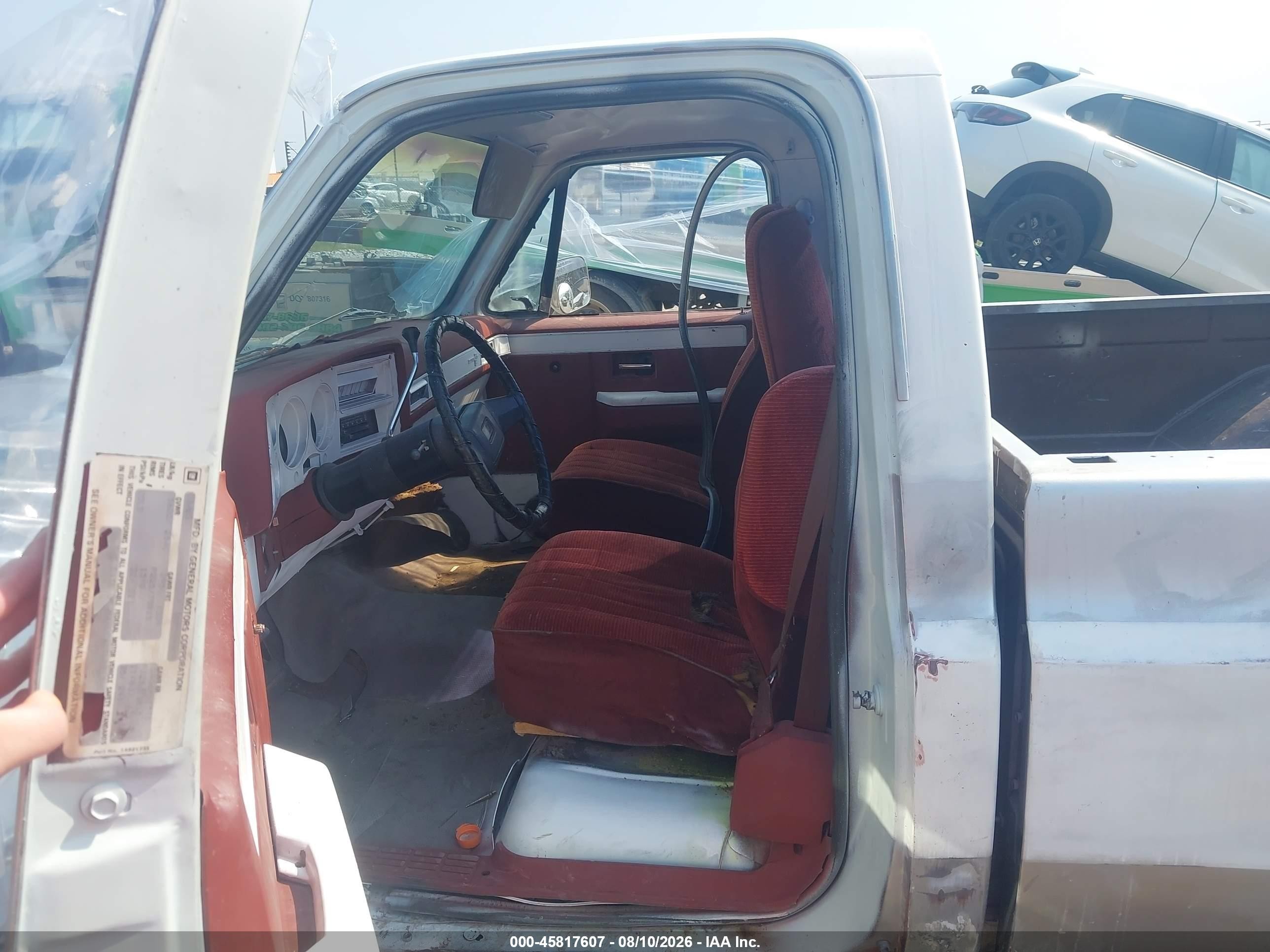 1983 Chevrolet C10   White vin: 1GCDC14H4DJ142205