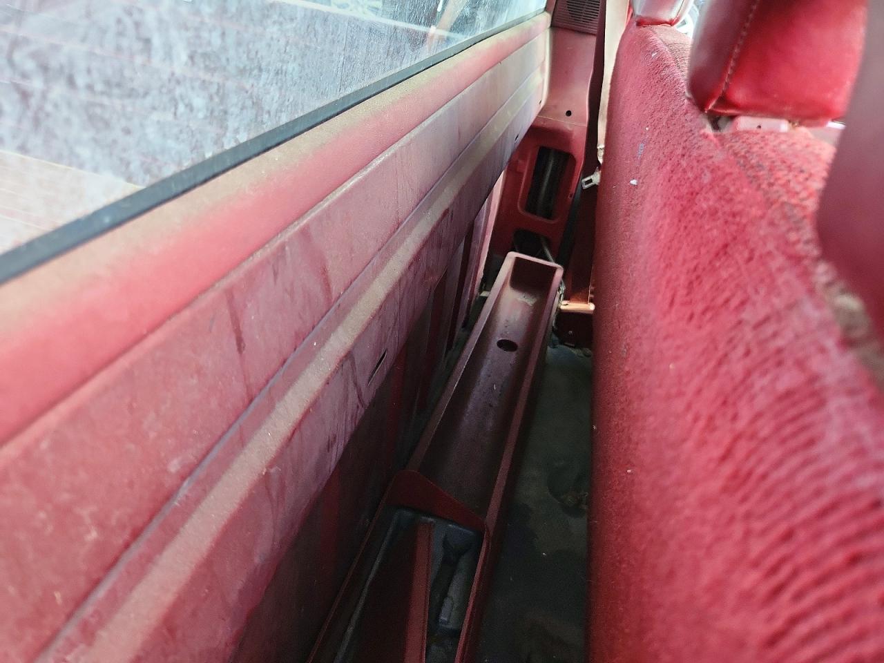 1992 Chevrolet Gmt-400 C1500 Red vin: 1GCDC14H6NZ142998