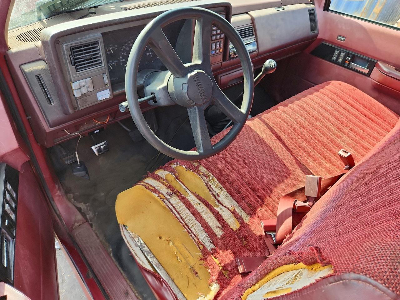 1992 Chevrolet Gmt-400 C1500 Red vin: 1GCDC14H6NZ142998