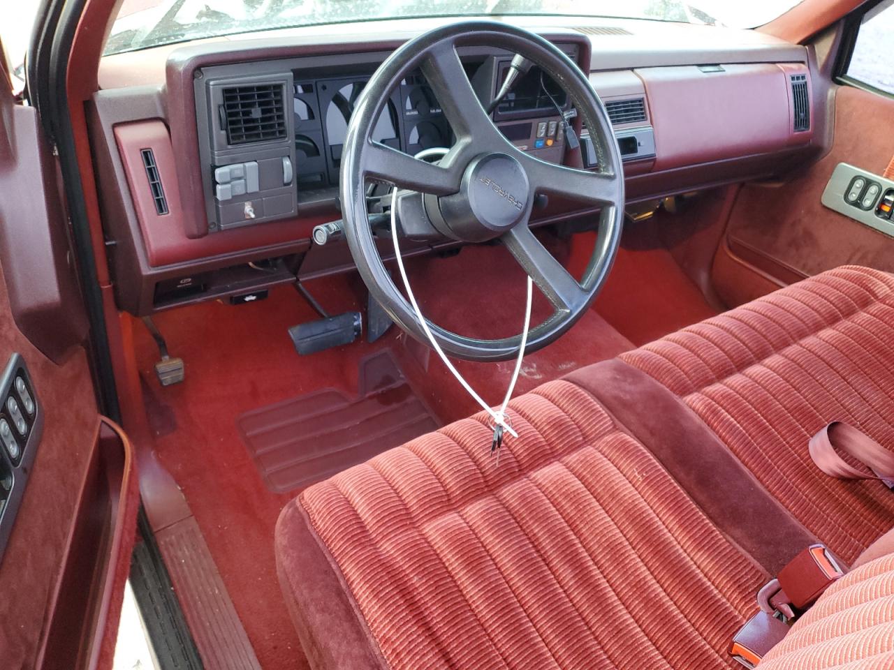 1990 Chevrolet Gmt-400 C1500 Red vin: 1GCDC14H8LZ261715