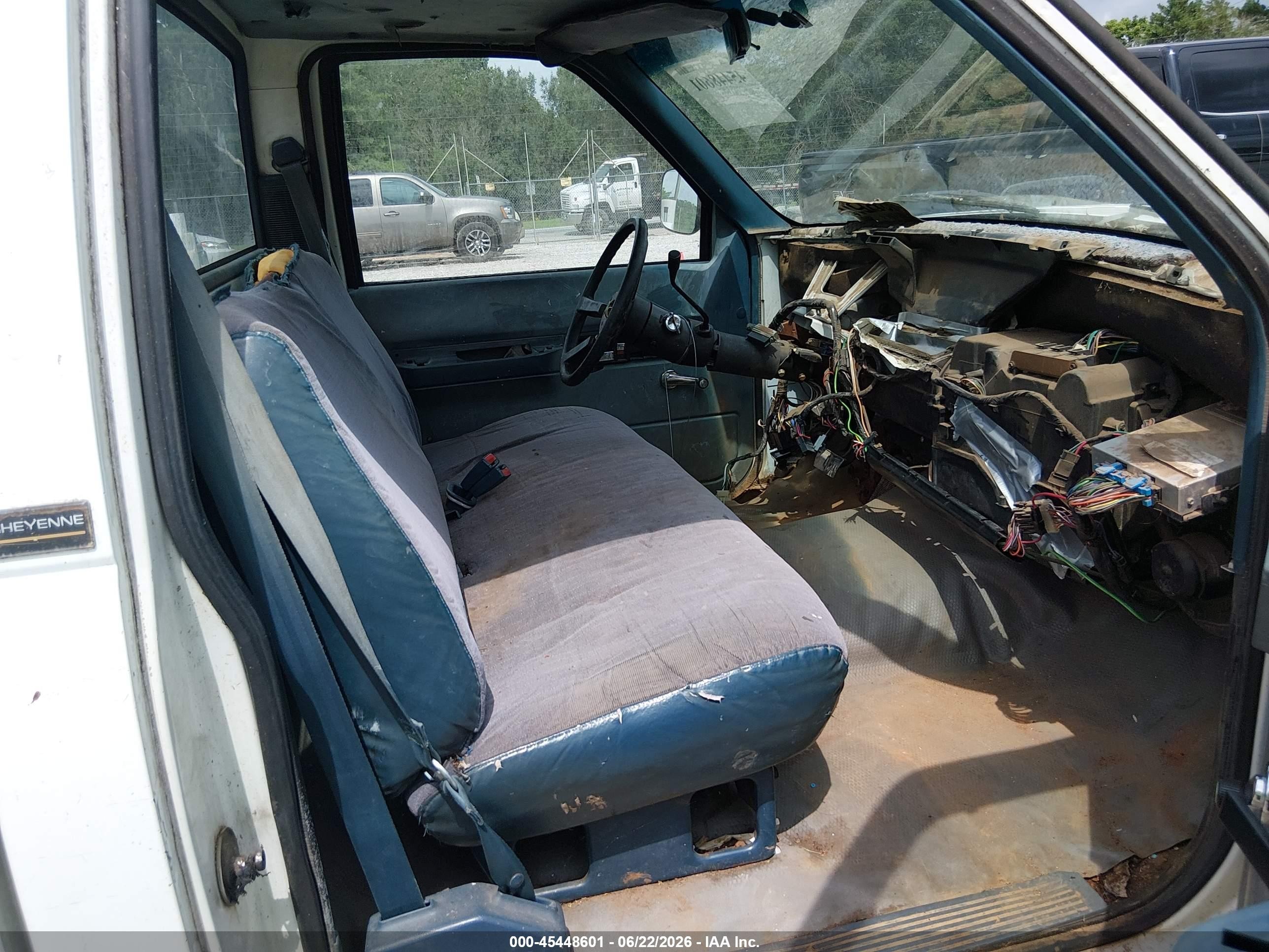 1989 Chevrolet Gmt-400 C1500 White vin: 1GCDC14H9KZ238071