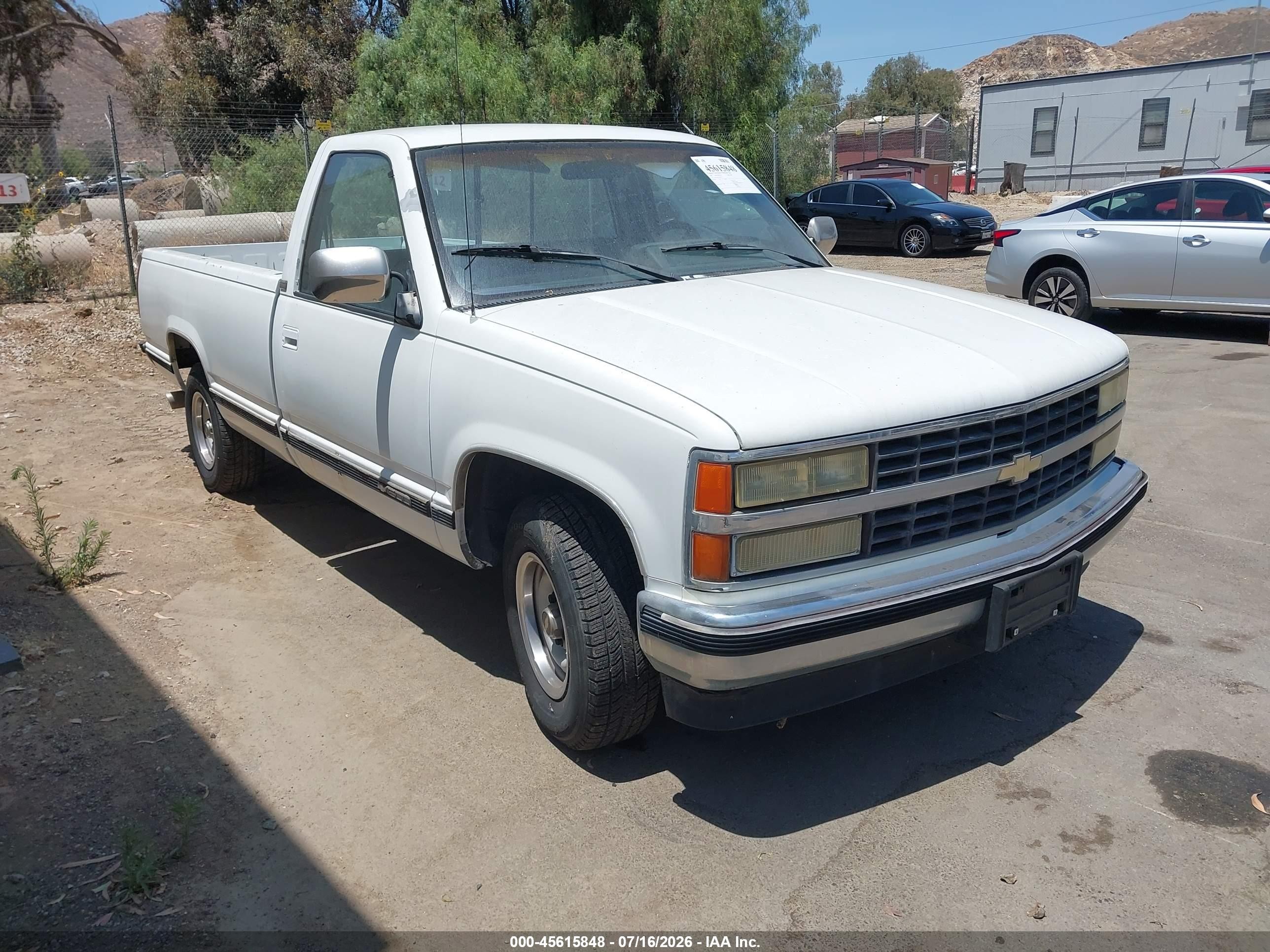 1990 Chevrolet Gmt-400 C1500 White vin: 1GCDC14K0LE253711