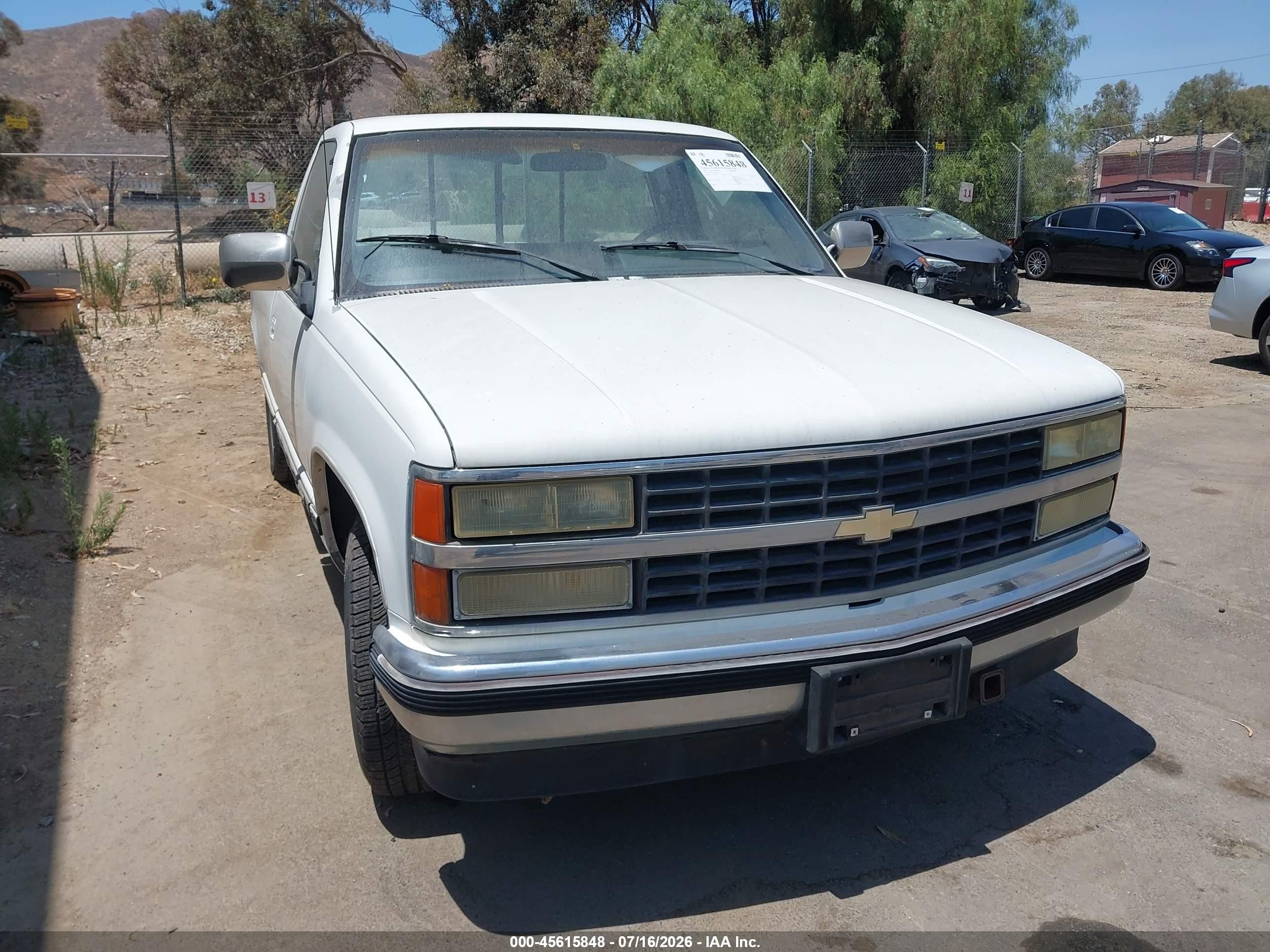 1990 Chevrolet Gmt-400 C1500 Белый vin: 1GCDC14K0LE253711