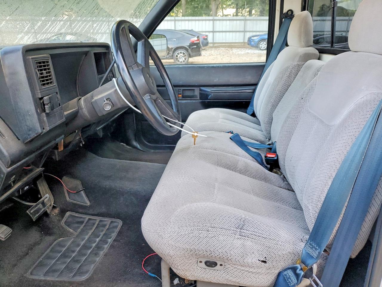 1988 Chevrolet Gmt-400 C1500 White vin: 1GCDC14K1JZ236499