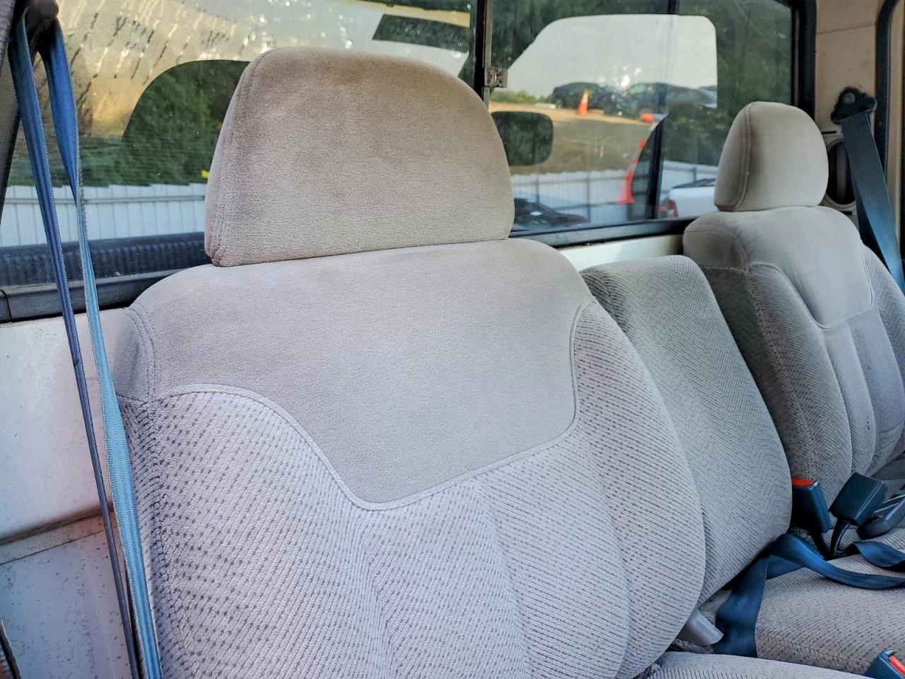 1988 Chevrolet Gmt-400 C1500 White vin: 1GCDC14K1JZ236499
