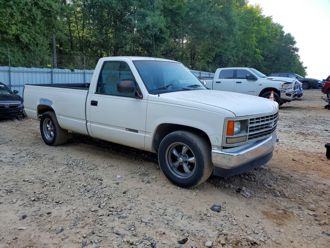 1988 Chevrolet Gmt-400 C1500 White vin: 1GCDC14K1JZ236499