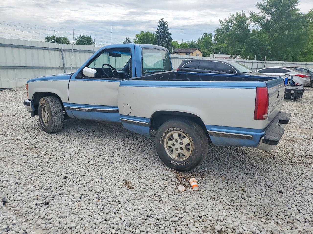 1988 Chevrolet Gmt-400 C1500 Two Tone vin: 1GCDC14K4JZ260277