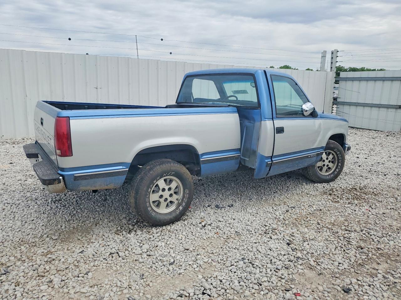 1988 Chevrolet Gmt-400 C1500 Two Tone vin: 1GCDC14K4JZ260277