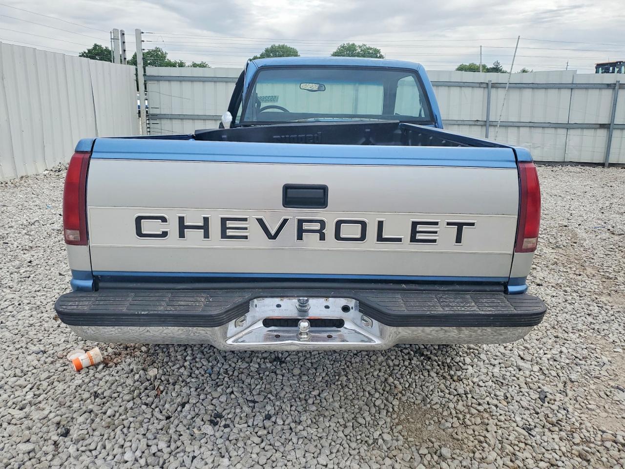 1988 Chevrolet Gmt-400 C1500 Two Tone vin: 1GCDC14K4JZ260277