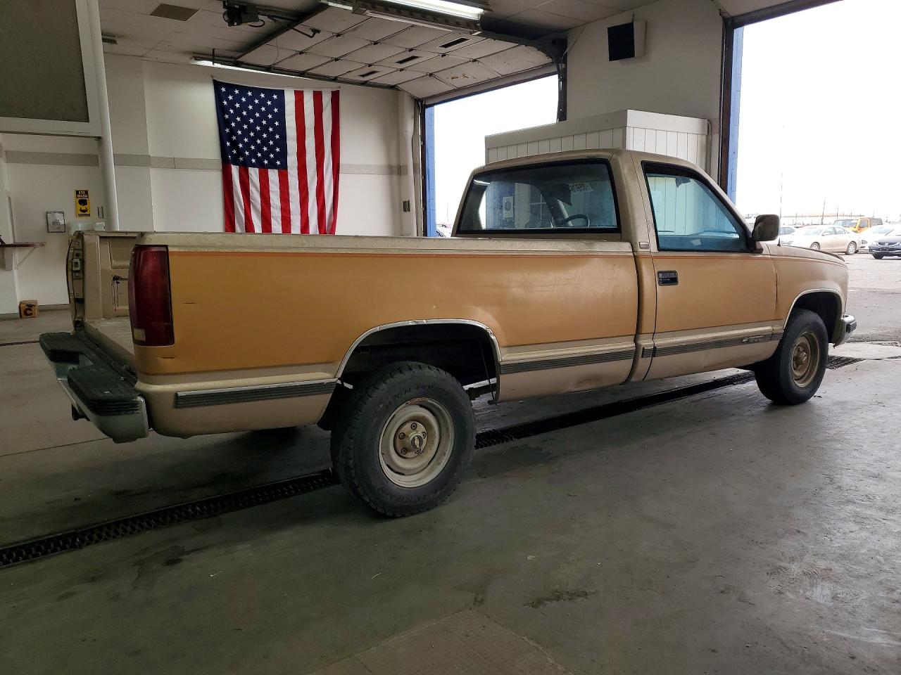 1989 Chevrolet Gmt-400 C1500 Желто-коричневый vin: 1GCDC14K6KE252366