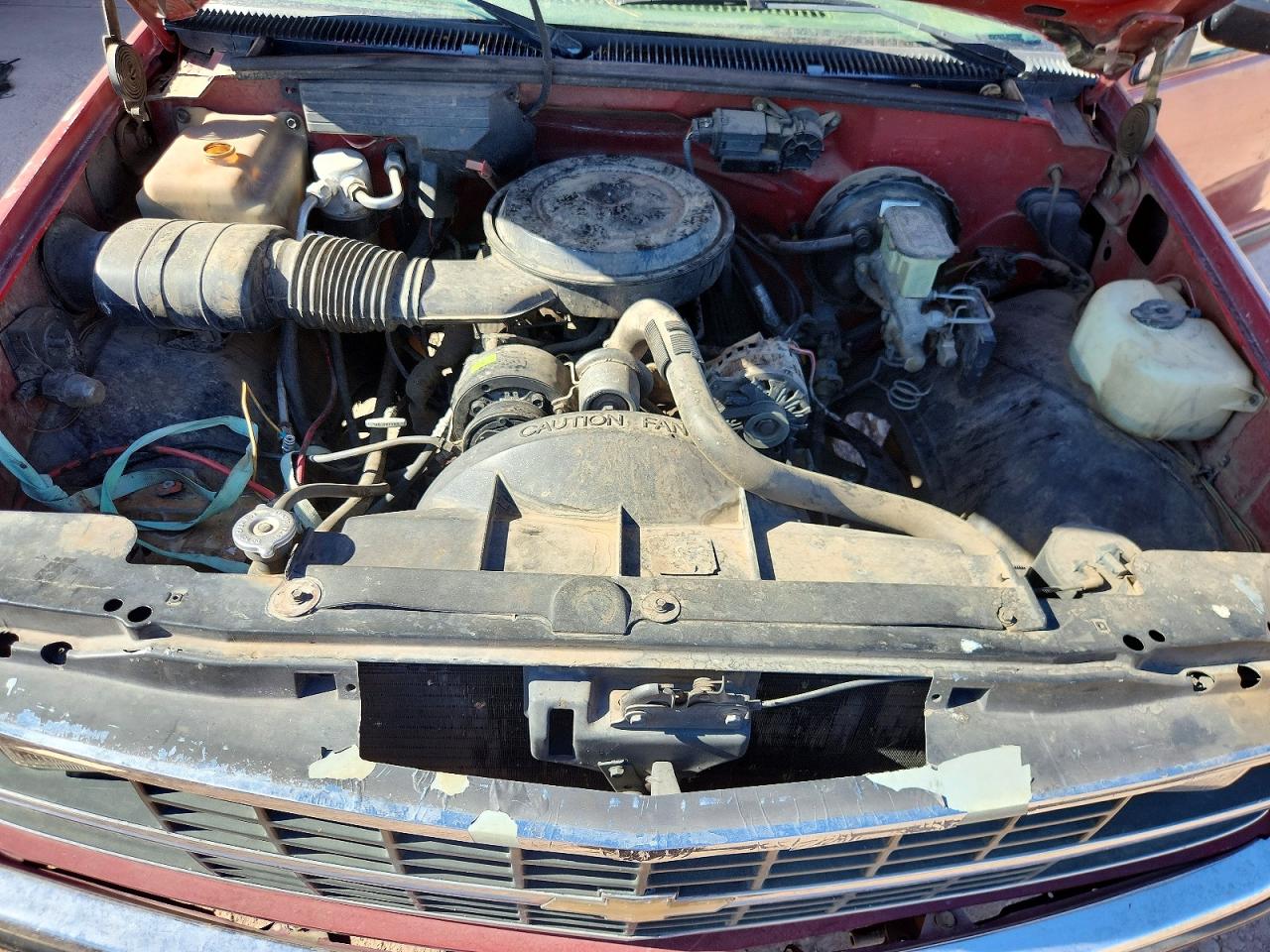 1989 Chevrolet Gmt-400 C1500 Red vin: 1GCDC14K6KE255204