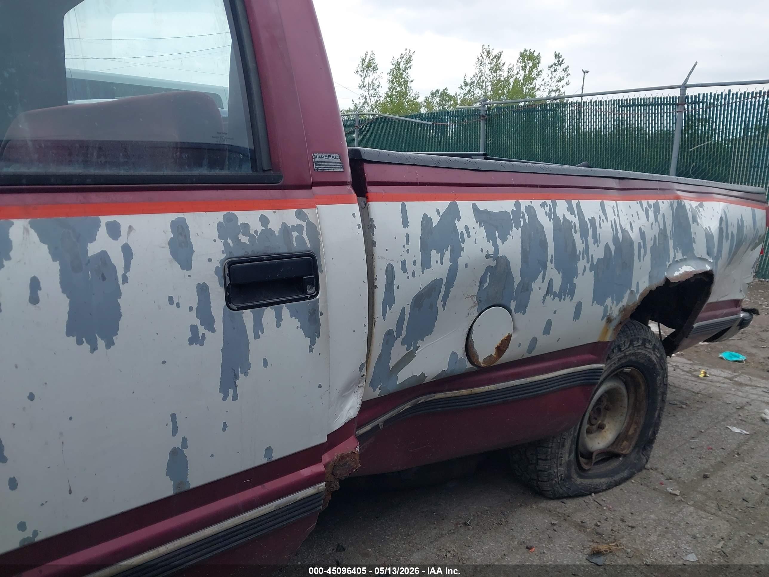 1989 Chevrolet Gmt-400 C1500 Maroon vin: 1GCDC14K7KE119468
