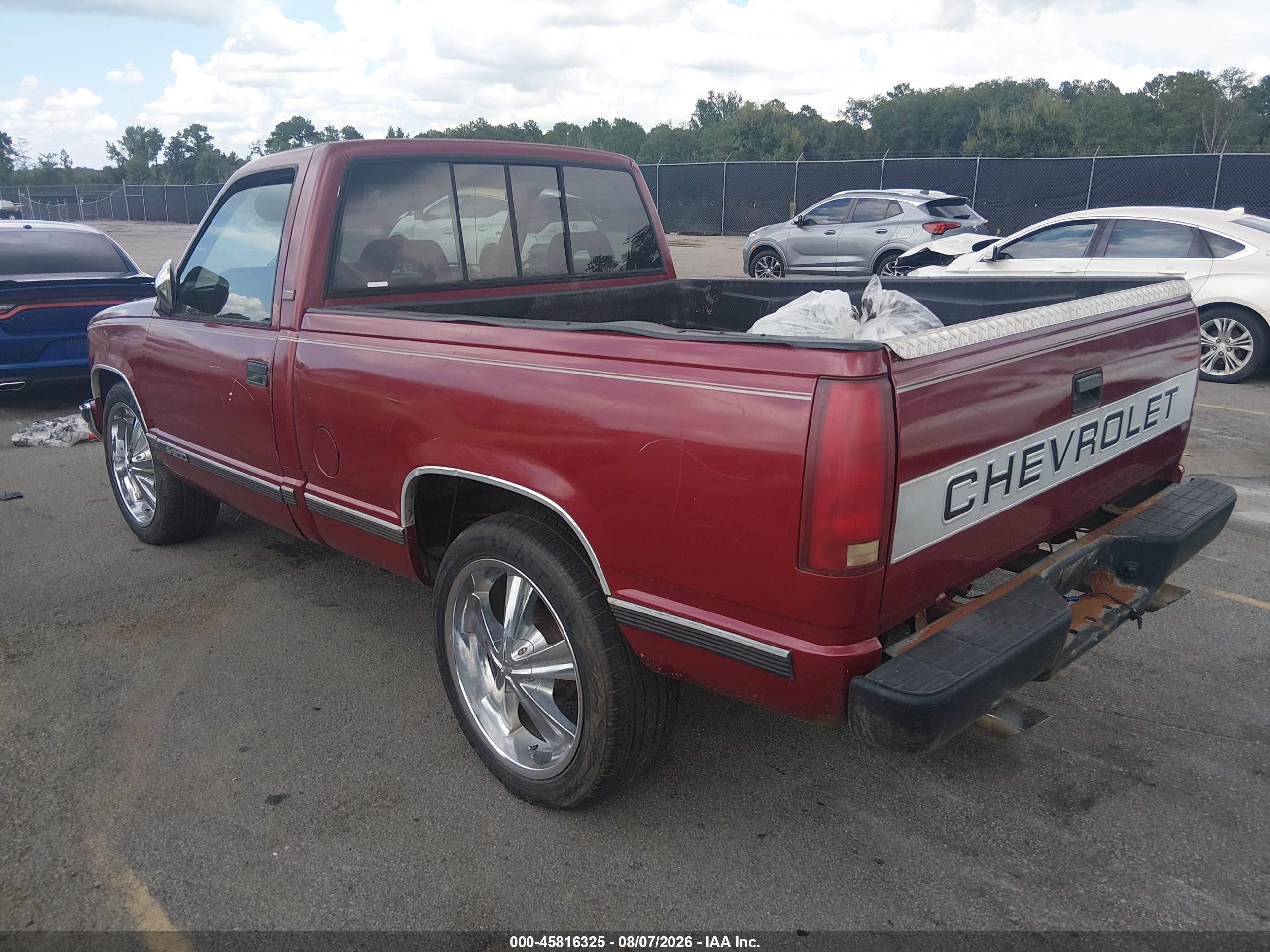1992 Chevrolet Gmt-400 C1500 Red vin: 1GCDC14K7NZ122948