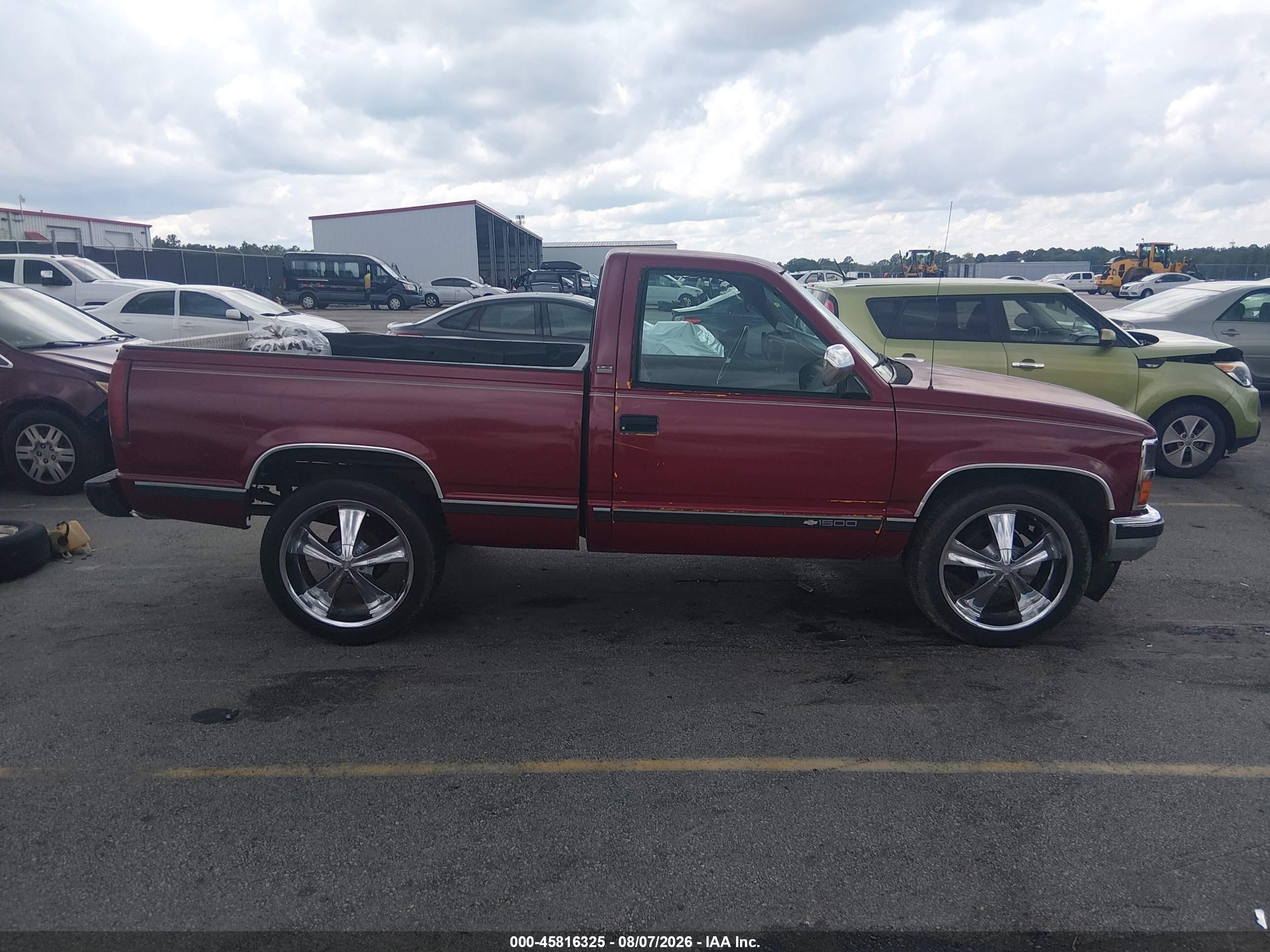 1992 Chevrolet Gmt-400 C1500 Red vin: 1GCDC14K7NZ122948
