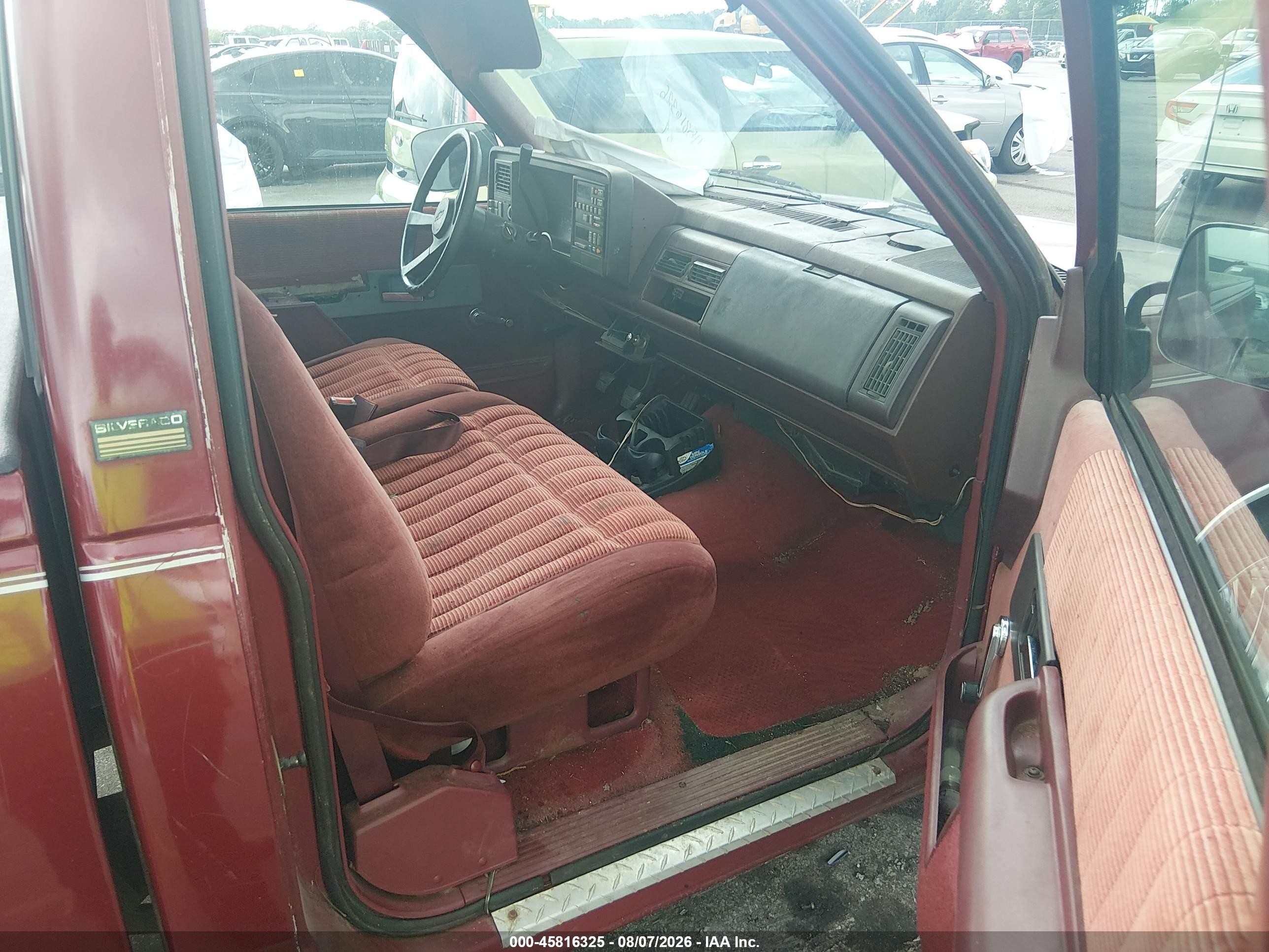 1992 Chevrolet Gmt-400 C1500 Red vin: 1GCDC14K7NZ122948