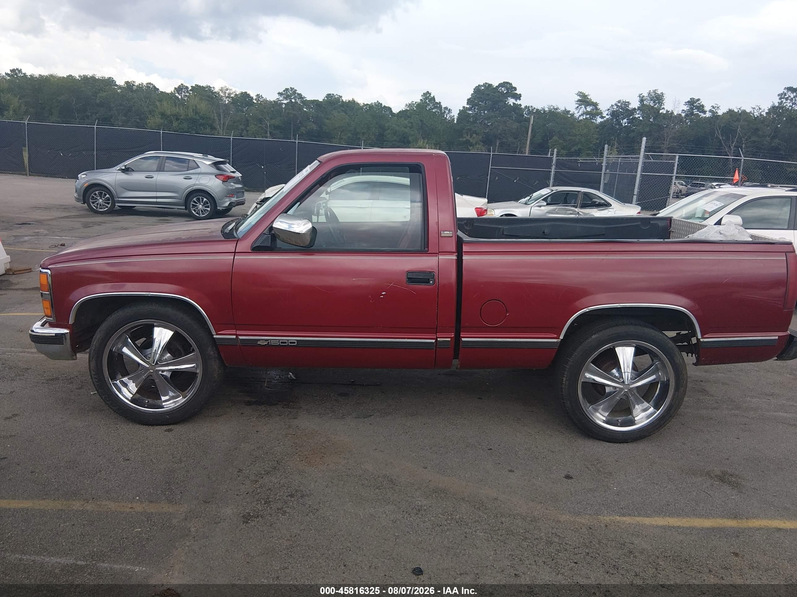 1992 Chevrolet Gmt-400 C1500 Red vin: 1GCDC14K7NZ122948