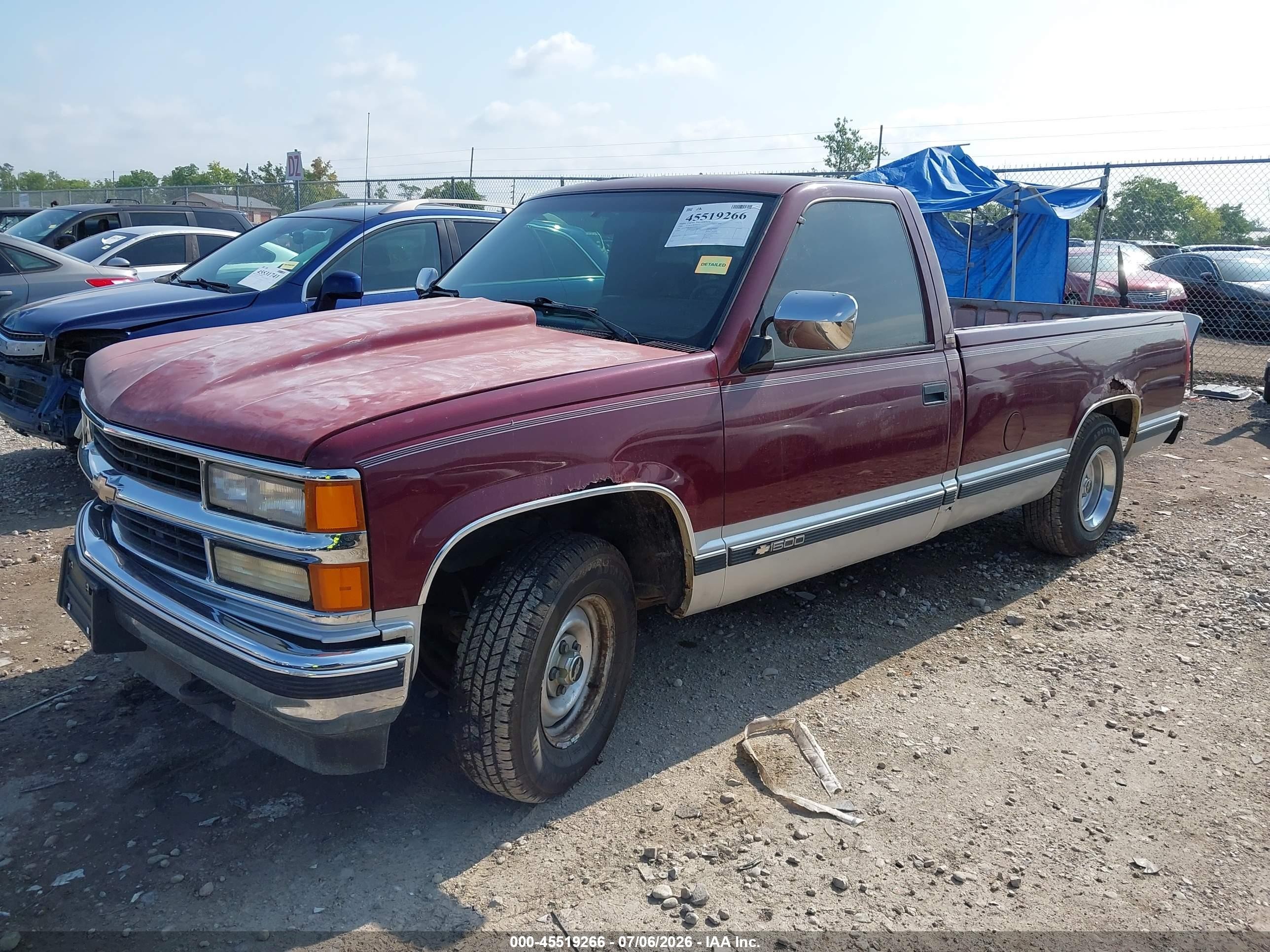 1994 Chevrolet Gmt-400 C1500 Red vin: 1GCDC14K7RZ258938