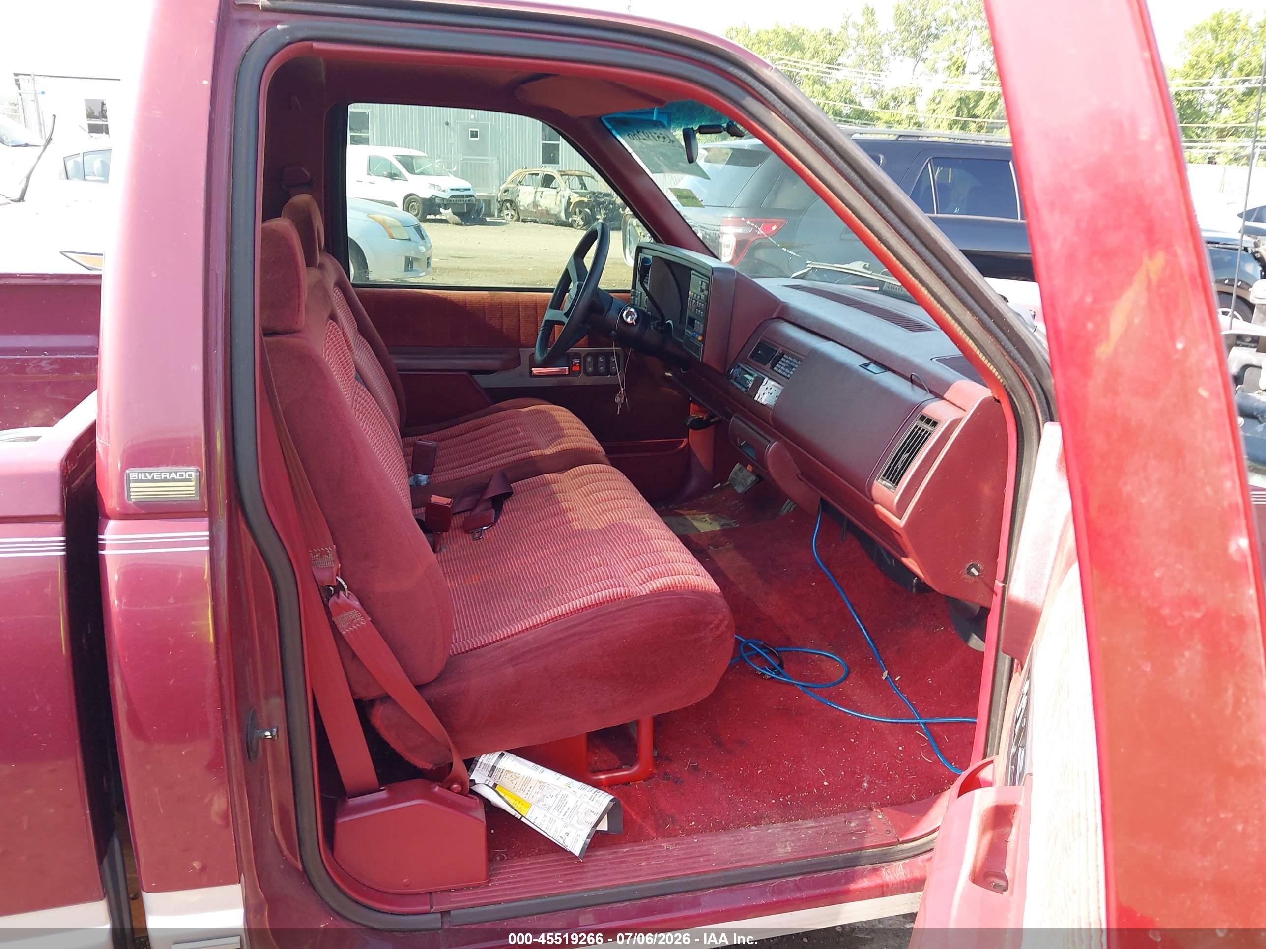 1994 Chevrolet Gmt-400 C1500 Red vin: 1GCDC14K7RZ258938