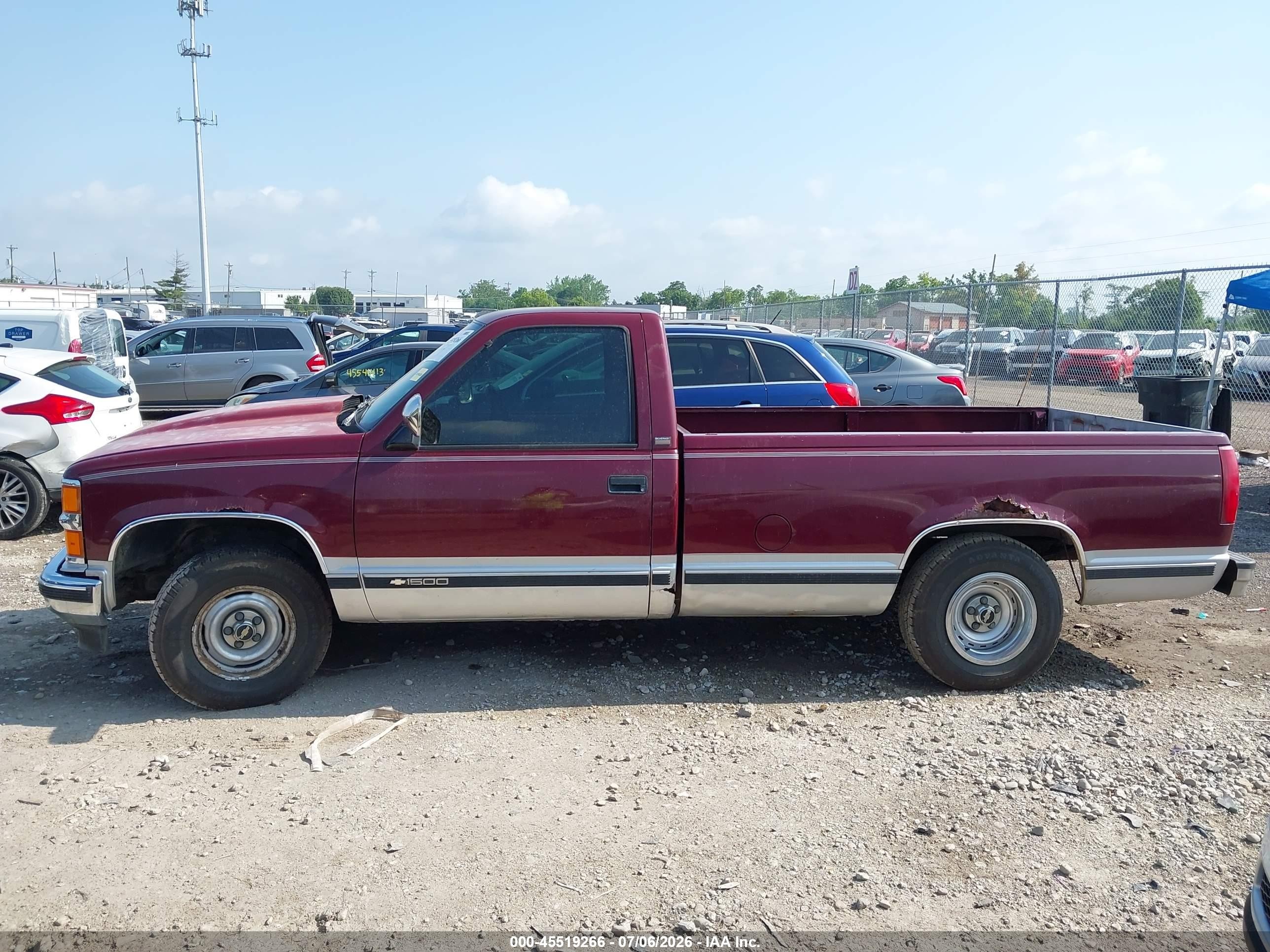 1994 Chevrolet Gmt-400 C1500 Red vin: 1GCDC14K7RZ258938