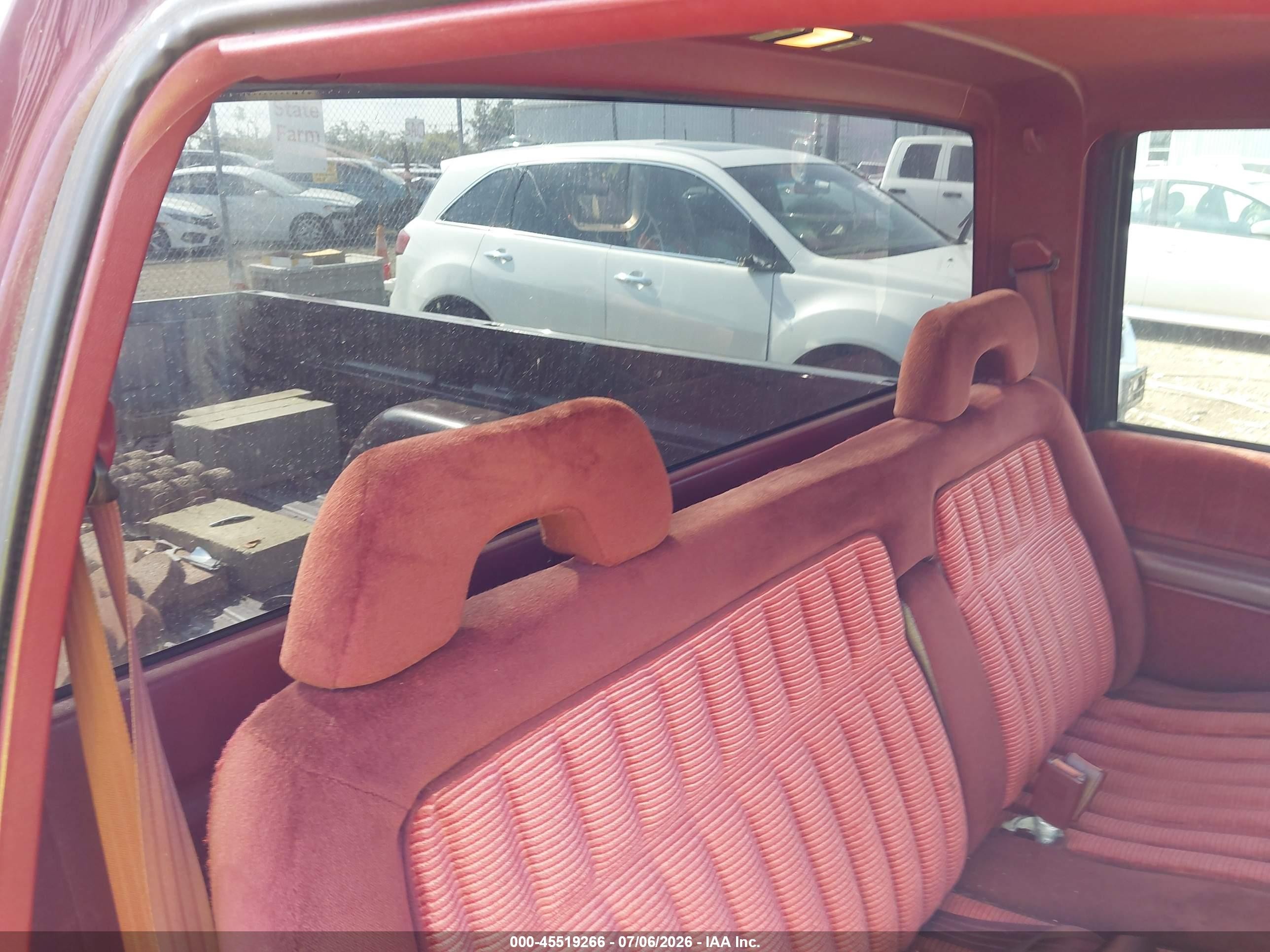 1994 Chevrolet Gmt-400 C1500 Red vin: 1GCDC14K7RZ258938