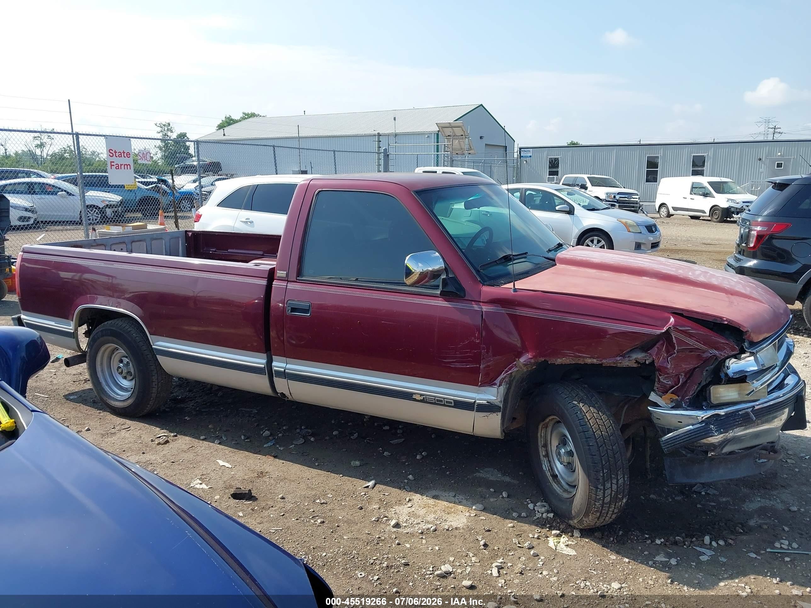 1994 Chevrolet Gmt-400 C1500 Red vin: 1GCDC14K7RZ258938