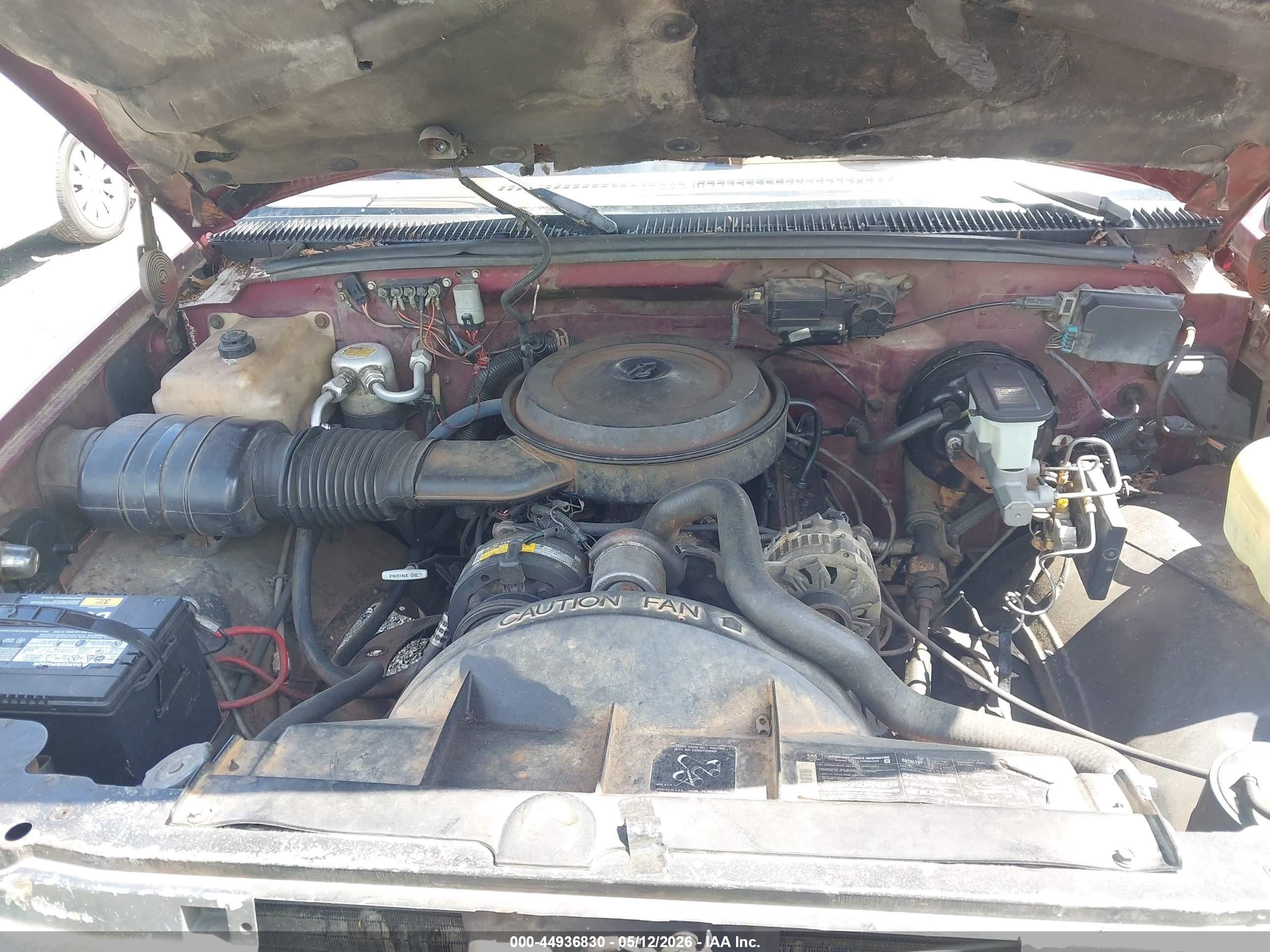 1989 Chevrolet Gmt-400 C1500 Red vin: 1GCDC14K8KZ115891
