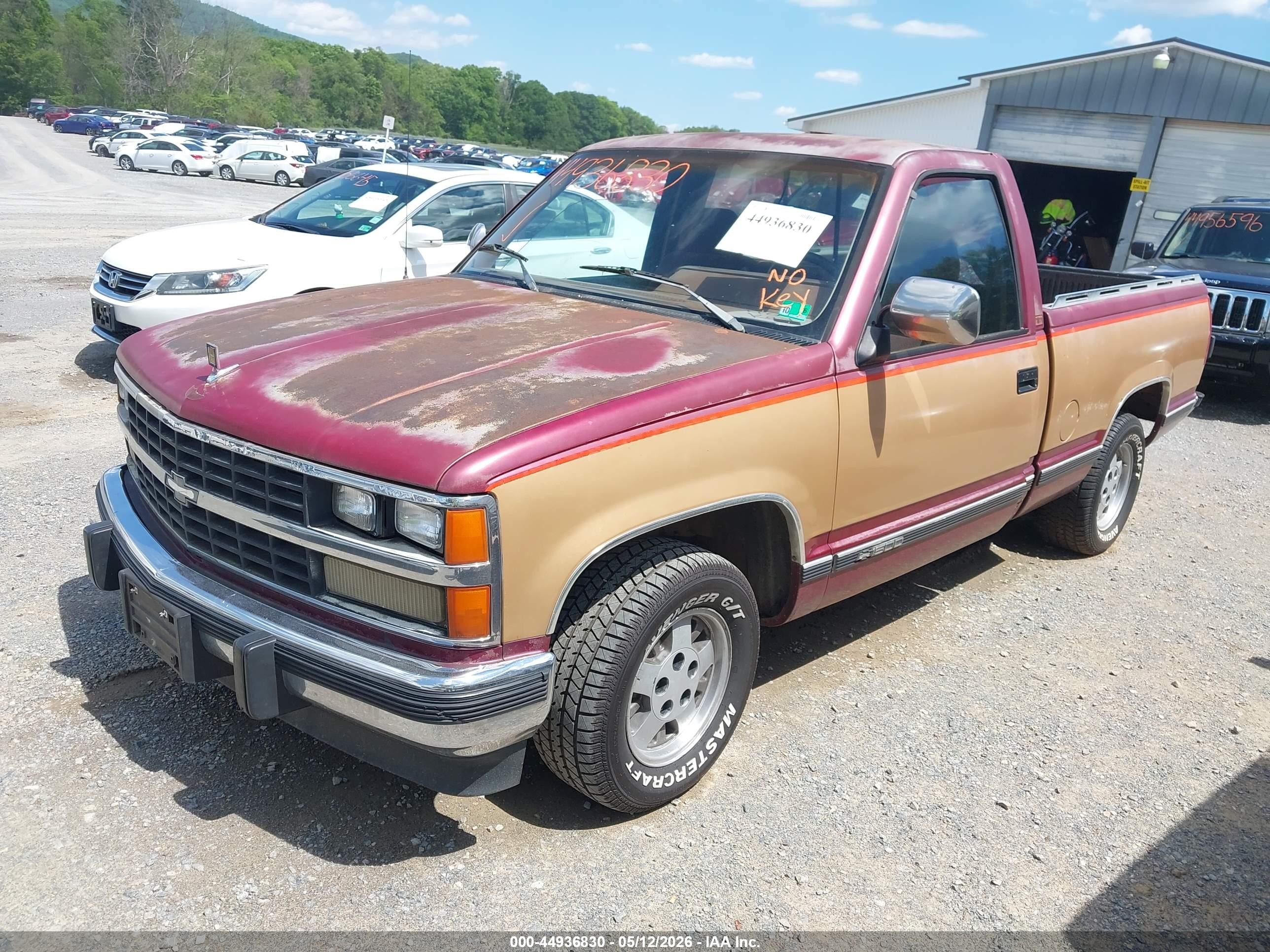 1989 Chevrolet Gmt-400 C1500 Red vin: 1GCDC14K8KZ115891