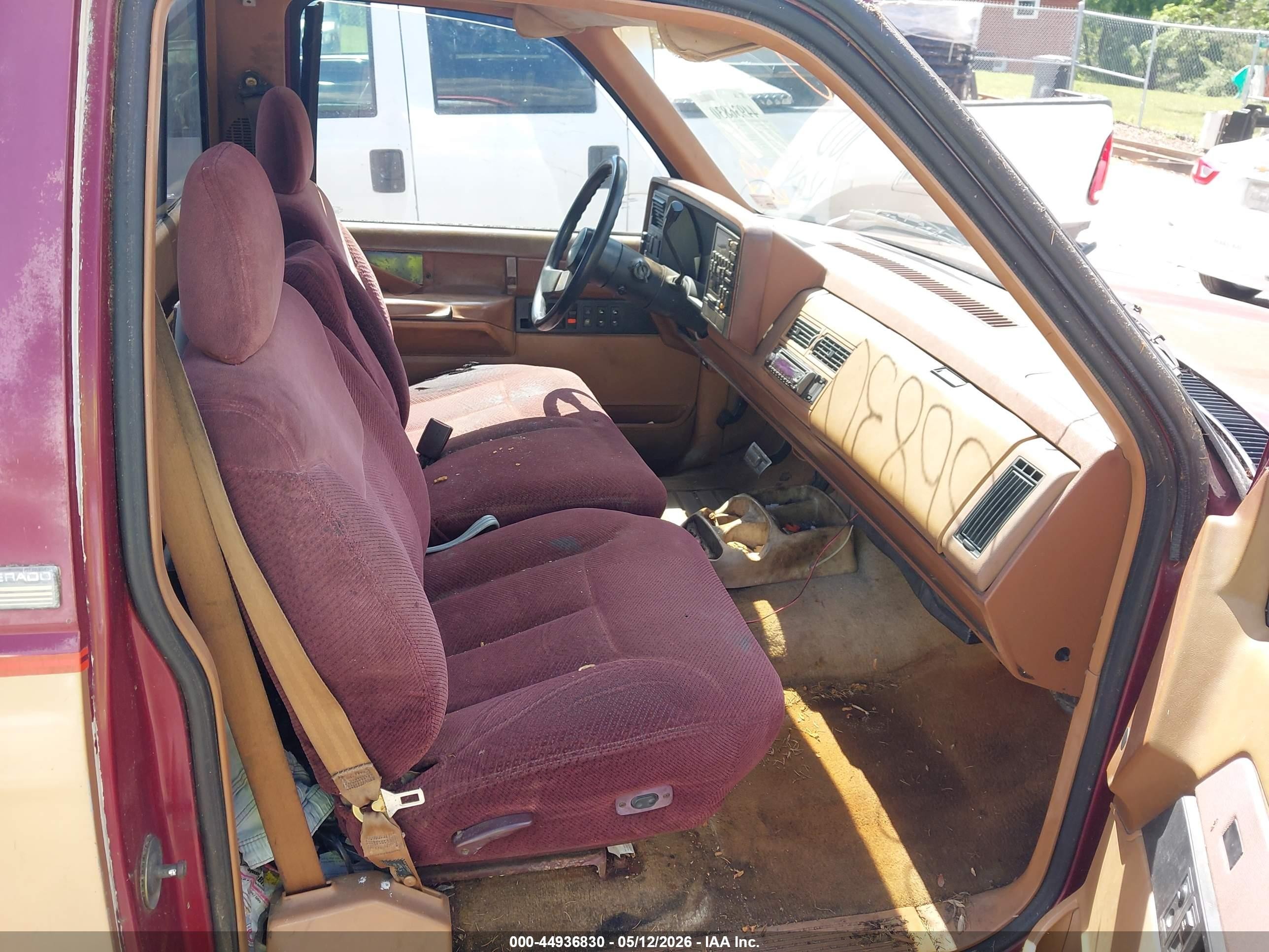 1989 Chevrolet Gmt-400 C1500 Red vin: 1GCDC14K8KZ115891