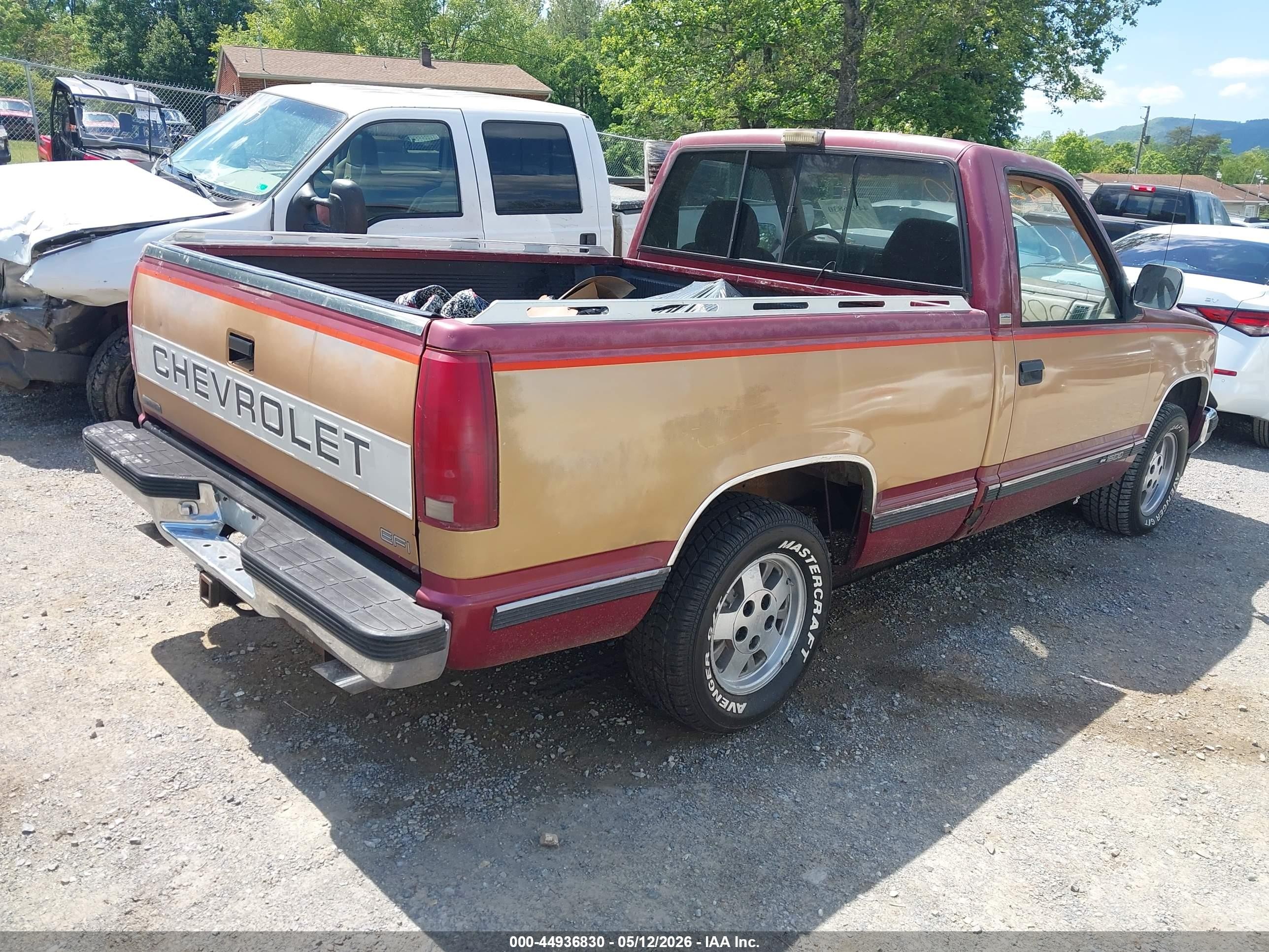 1989 Chevrolet Gmt-400 C1500 Red vin: 1GCDC14K8KZ115891